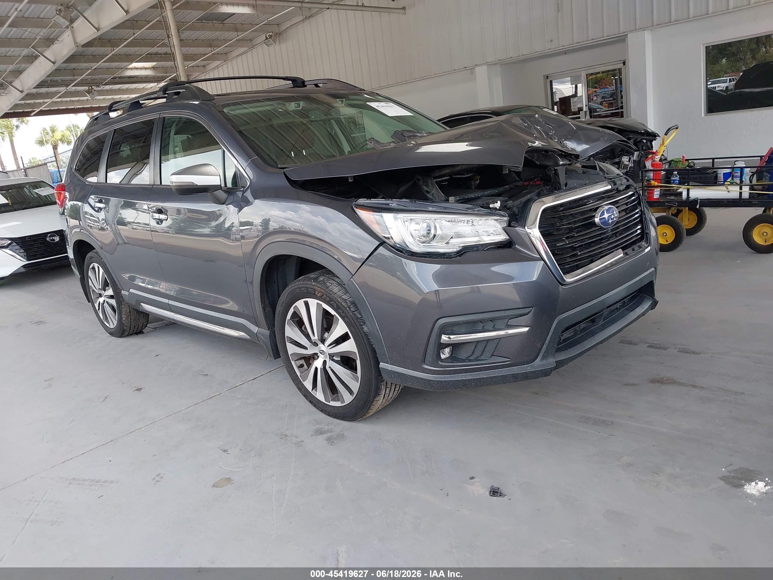 2020 Subaru Ascent Touring, VIN 4S4WMARDXL3468763 — Front end