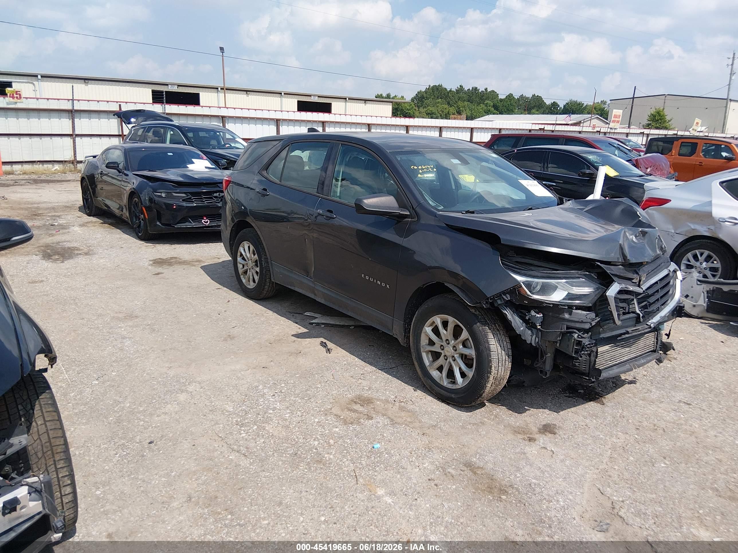 2018 Chevrolet Equinox LS, VIN 2GNAXREV7J6150101 — Front end