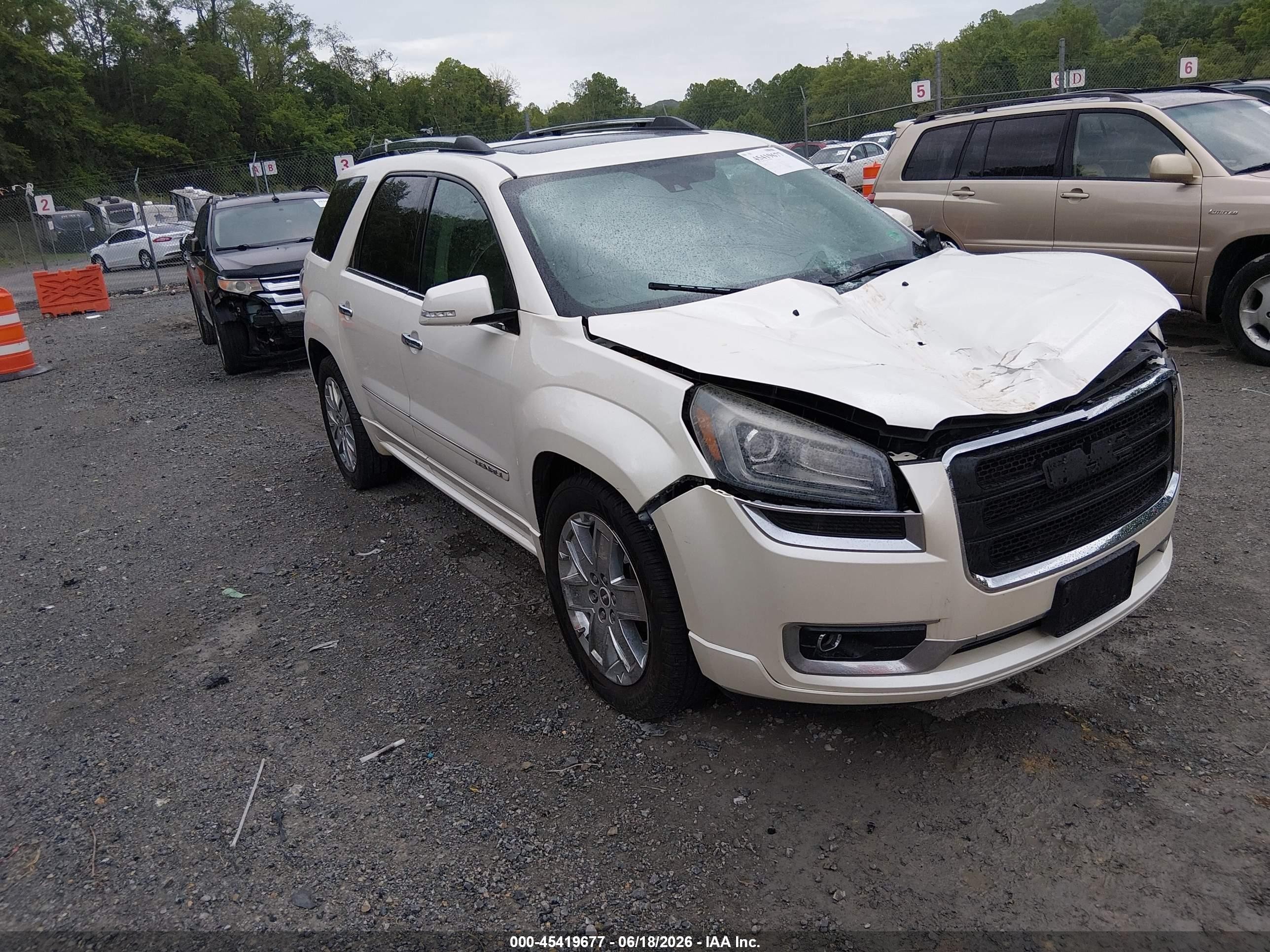 2015 GMC Acadia Denali, VIN 1GKKVTKD3FJ129756 — Front end
