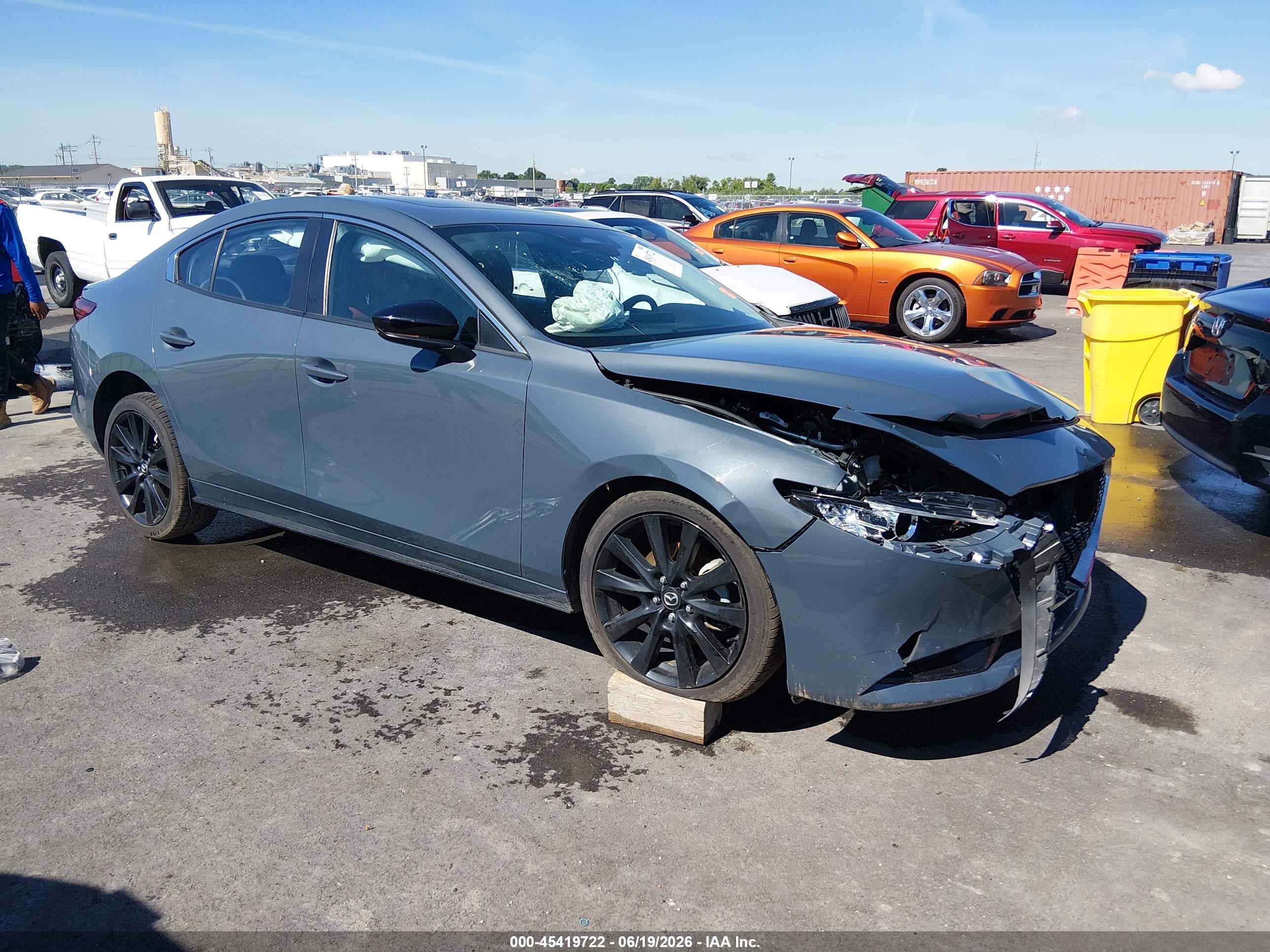 2024 Mazda 3 S Carbon Edition, VIN 3MZBPBCMXRM406776 — Перед