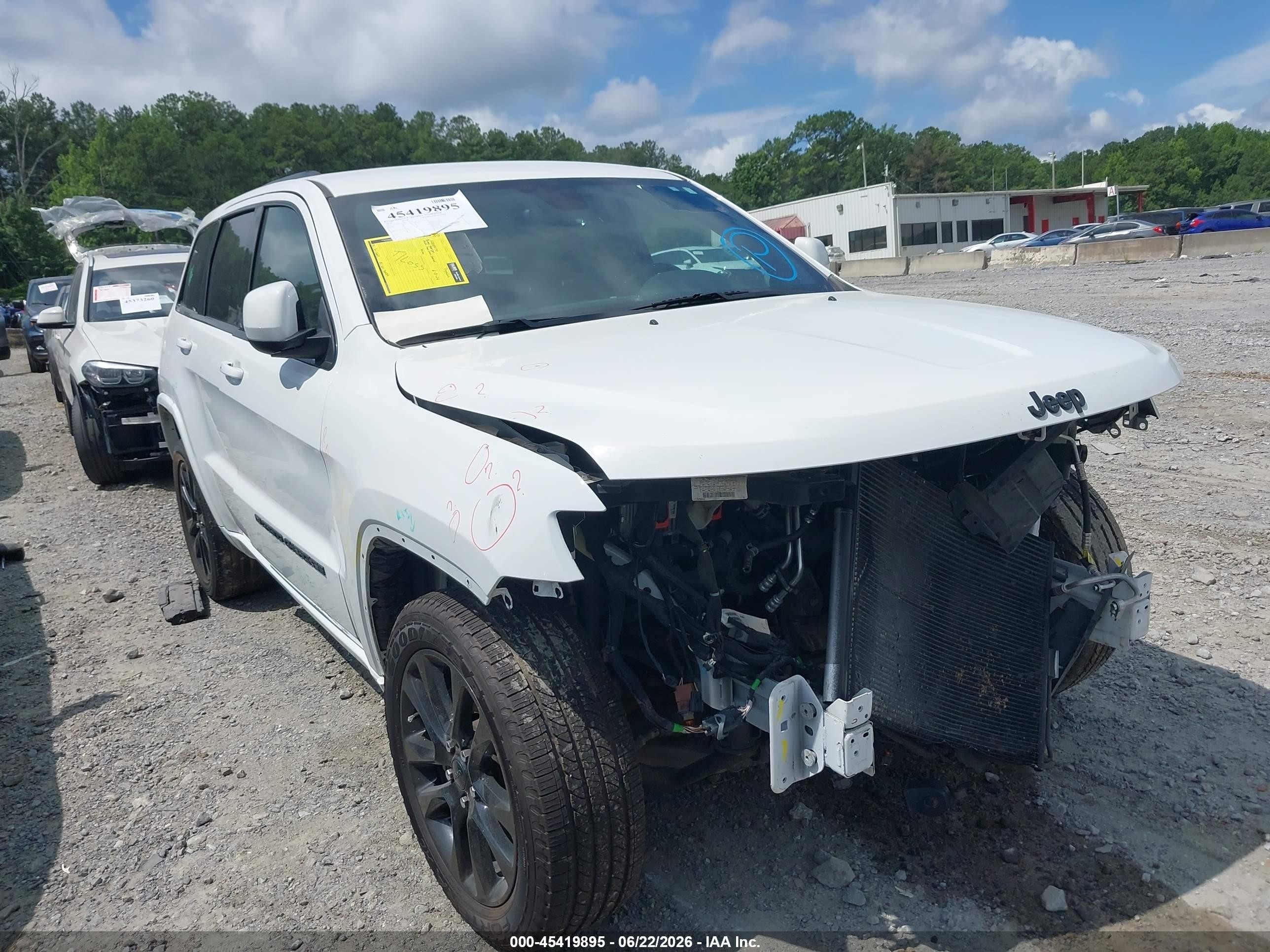 2022 Jeep Grand Cherokee Laredo E, VIN 1C4RJFAG8NC112053 — Front end