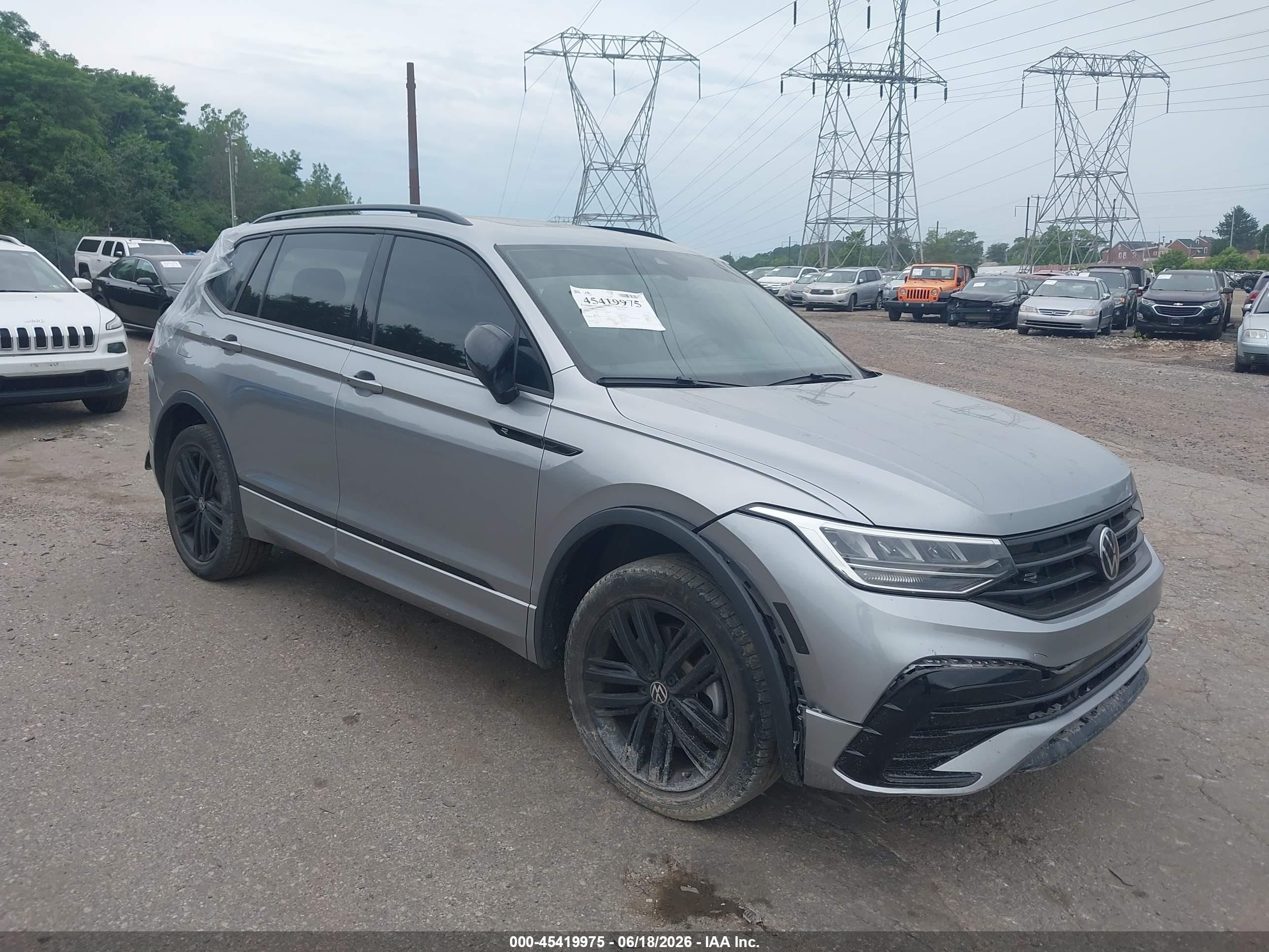 2022 Volkswagen Tiguan SE R-Line Black, VIN 3VV8B7AX7NM166989 — Not stated