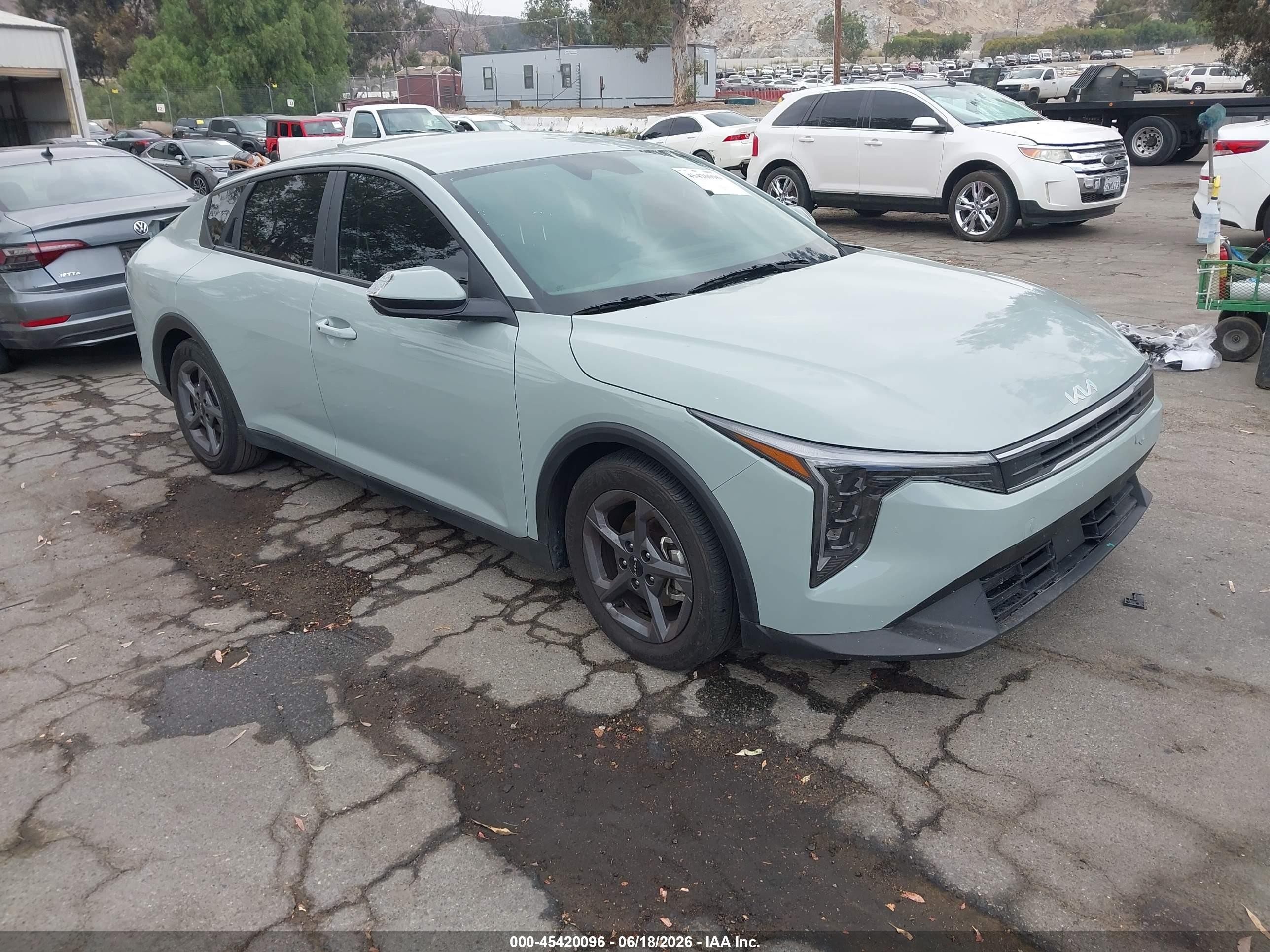 2025 Kia K4 LXS, VIN 3KPFT4DE8SE010512 — По всему кузову