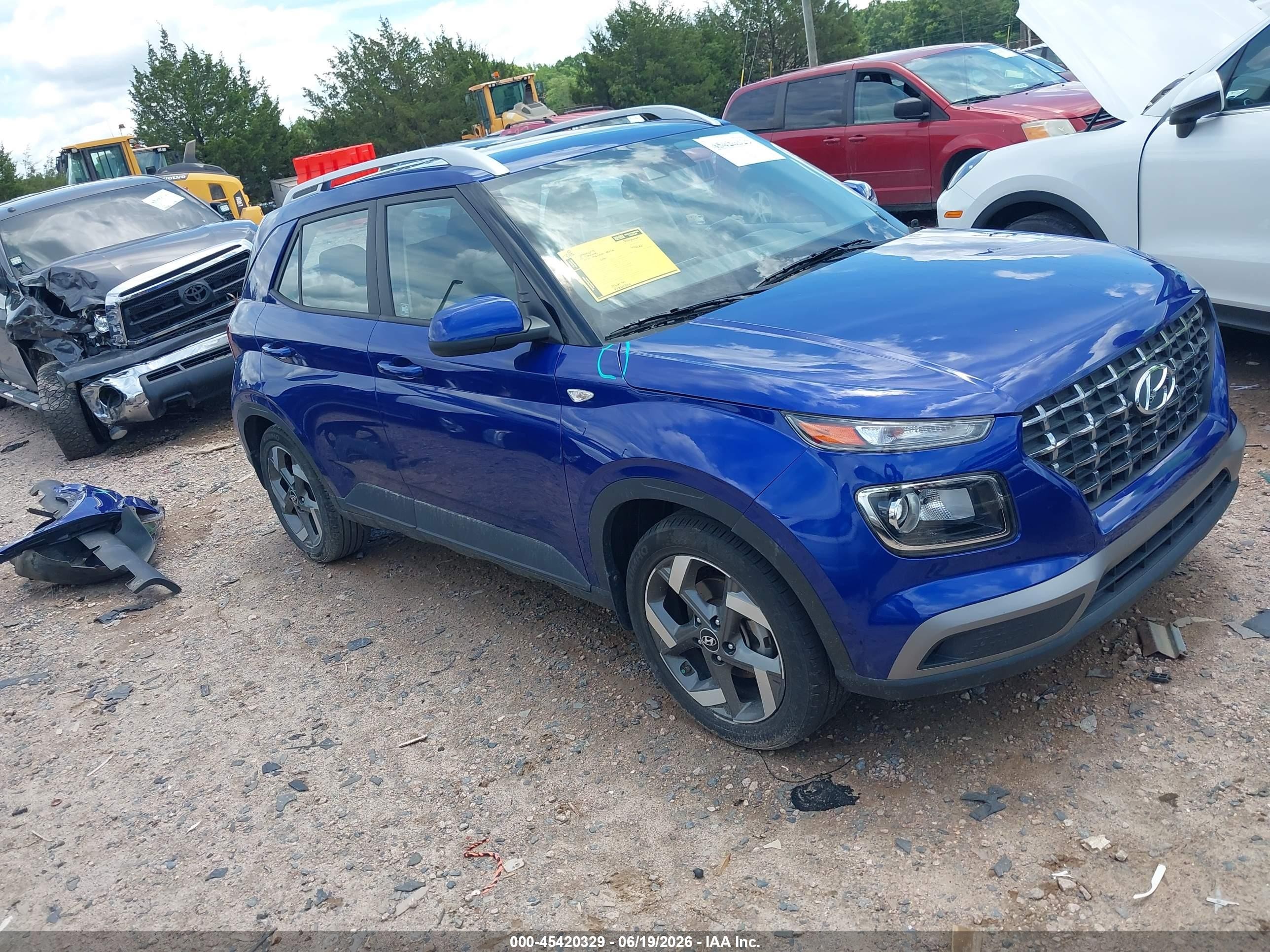 2021 Hyundai Venue SEL, VIN KMHRC8A30MU077693 — Front end