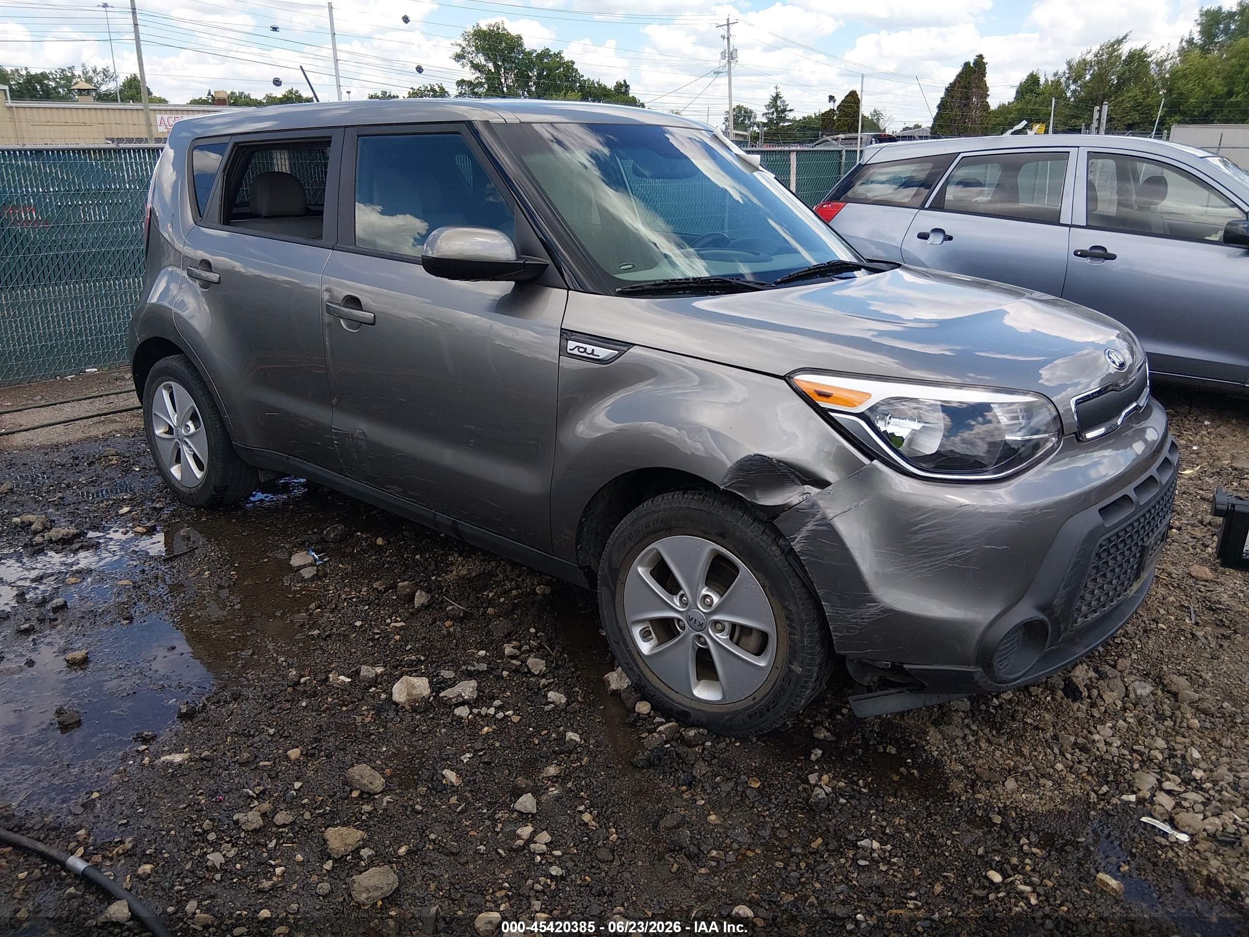 2016 Kia Soul, VIN KNDJN2A29G7362119 — Front end