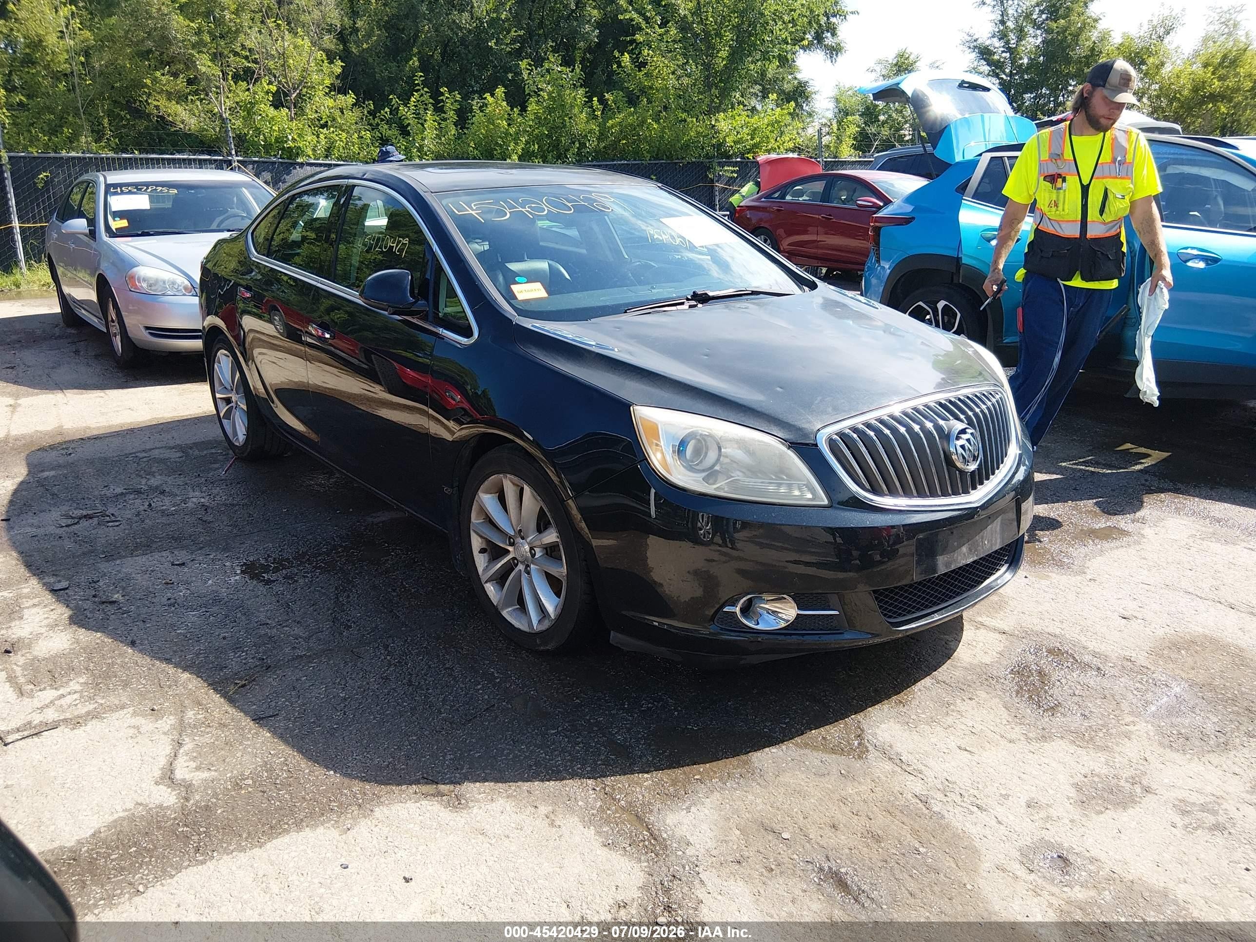 2013 Buick Verano Premium Group, VIN 1G4PT5SV9D4194727 — Front end