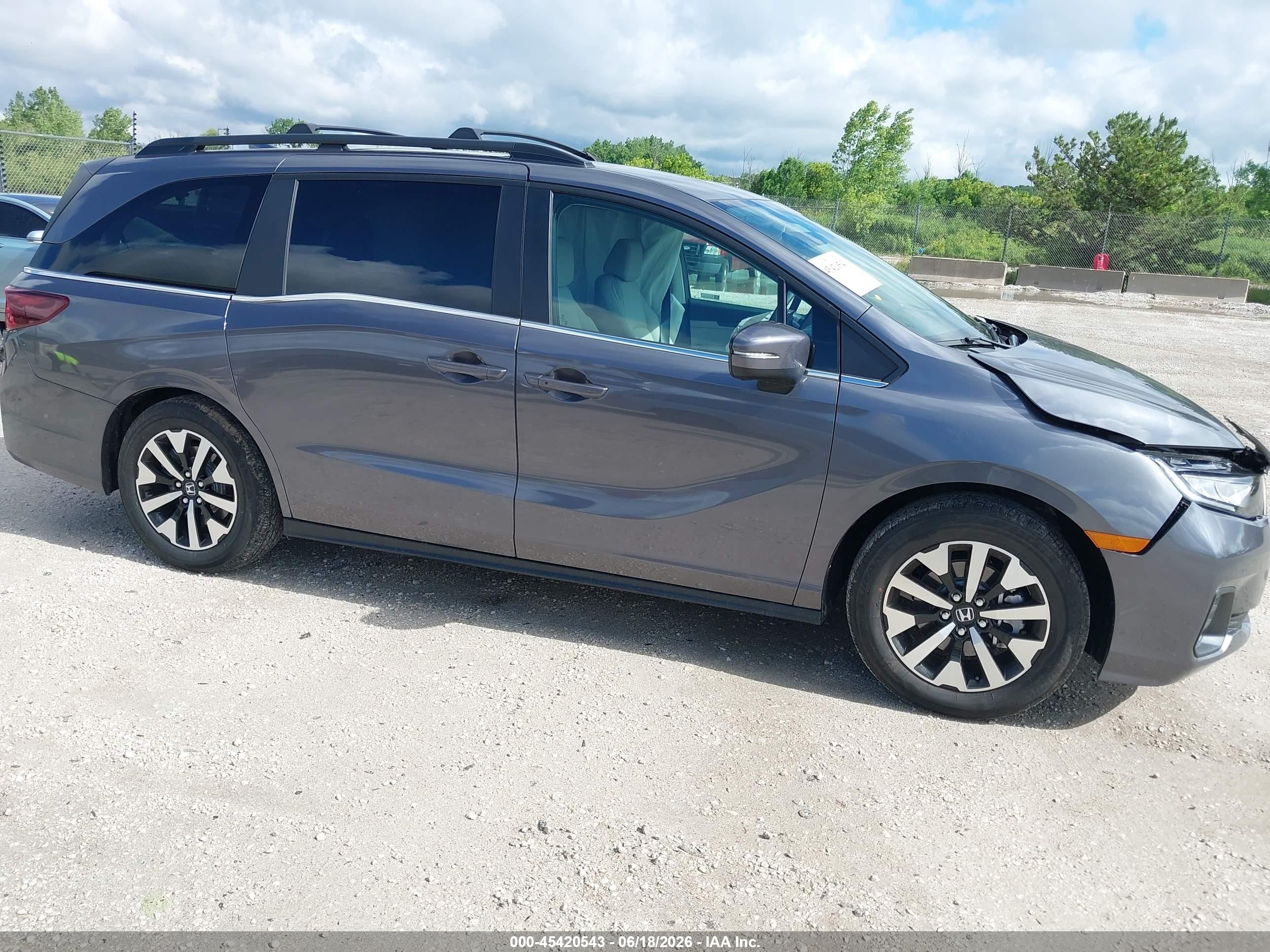 2026 Honda Odyssey EX-L, VIN 5FNRL6H68TB046322 — Front end