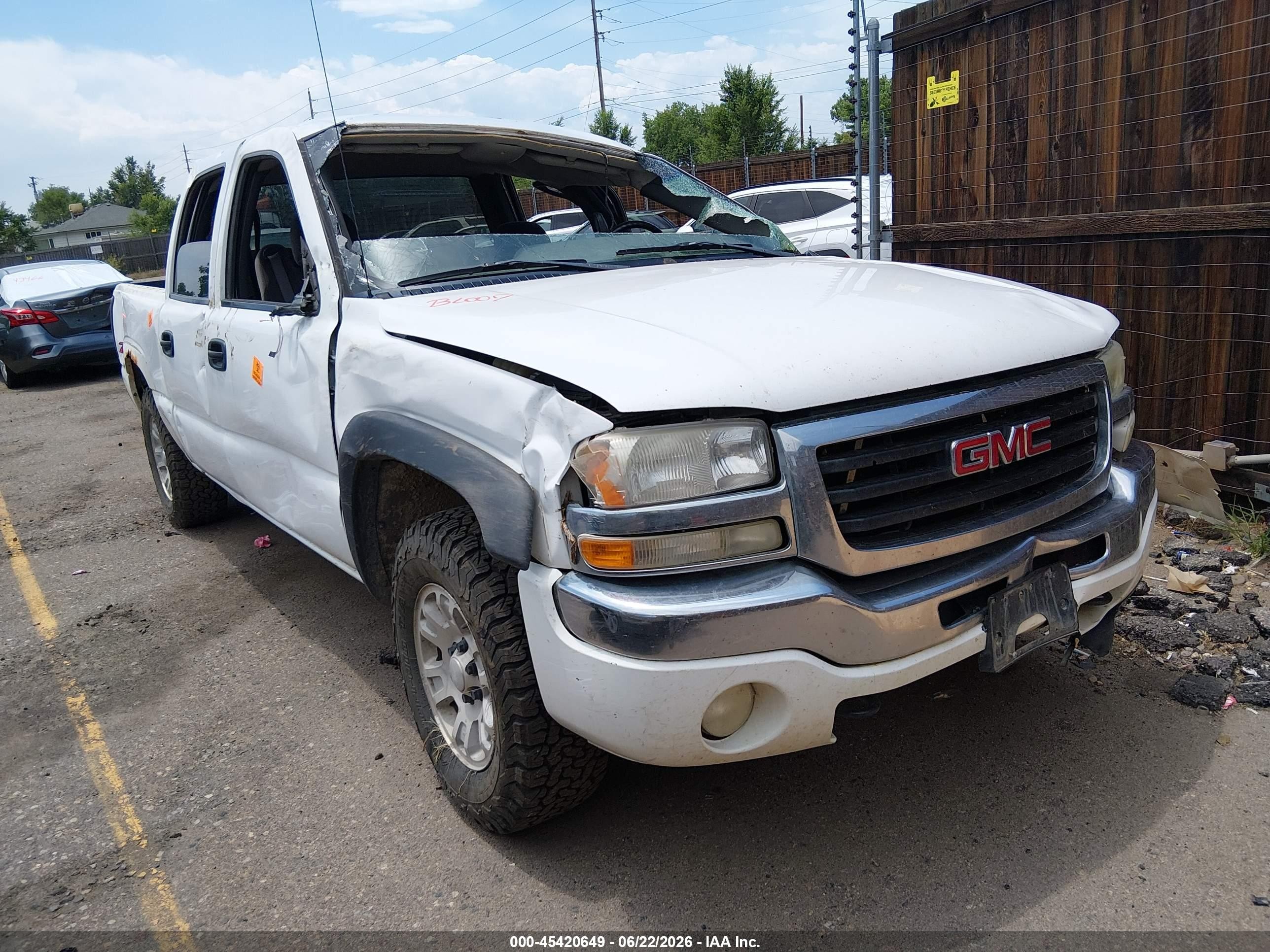 2006 GMC Sierra 1500 SLT, VIN 2GTEK13T761137767 — Side