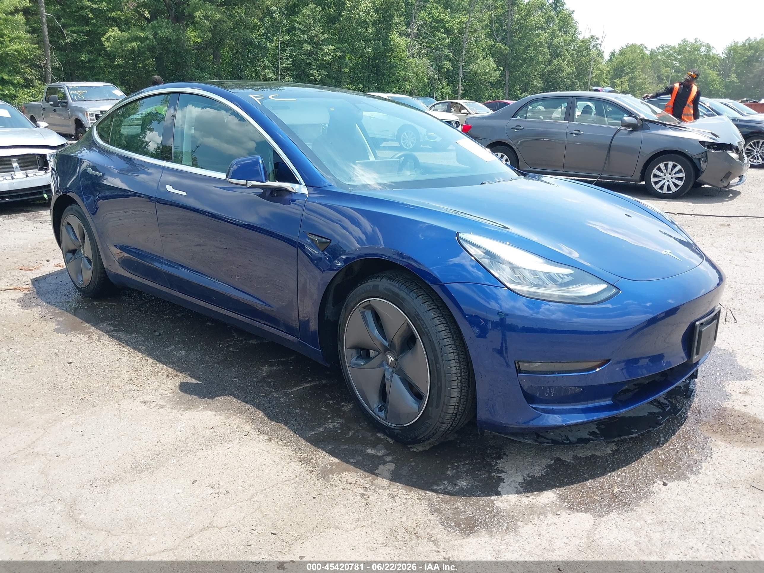 2020 Tesla Model 3 Standard Range Plus, VIN 5YJ3E1EAXLF792427 — Front end