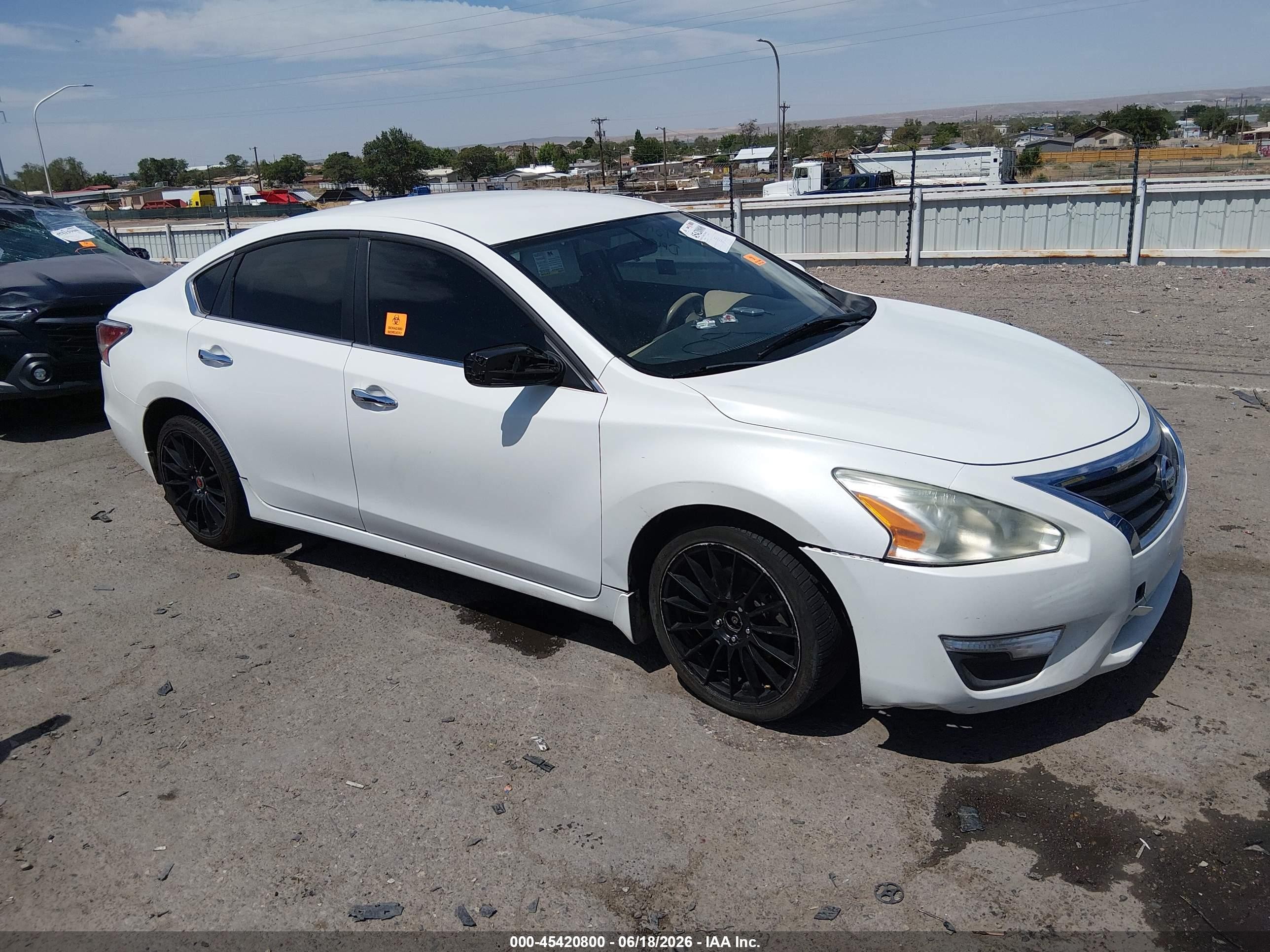 2014 Nissan Altima S, VIN 1N4AL3AP8EN207714 — Front end