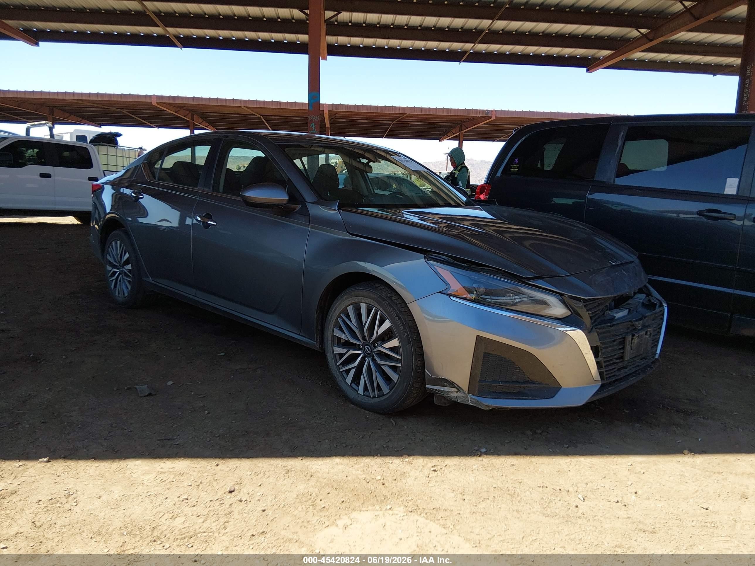 2023 Nissan Altima SV, VIN 1N4BL4DW9PN358271 — Front end
