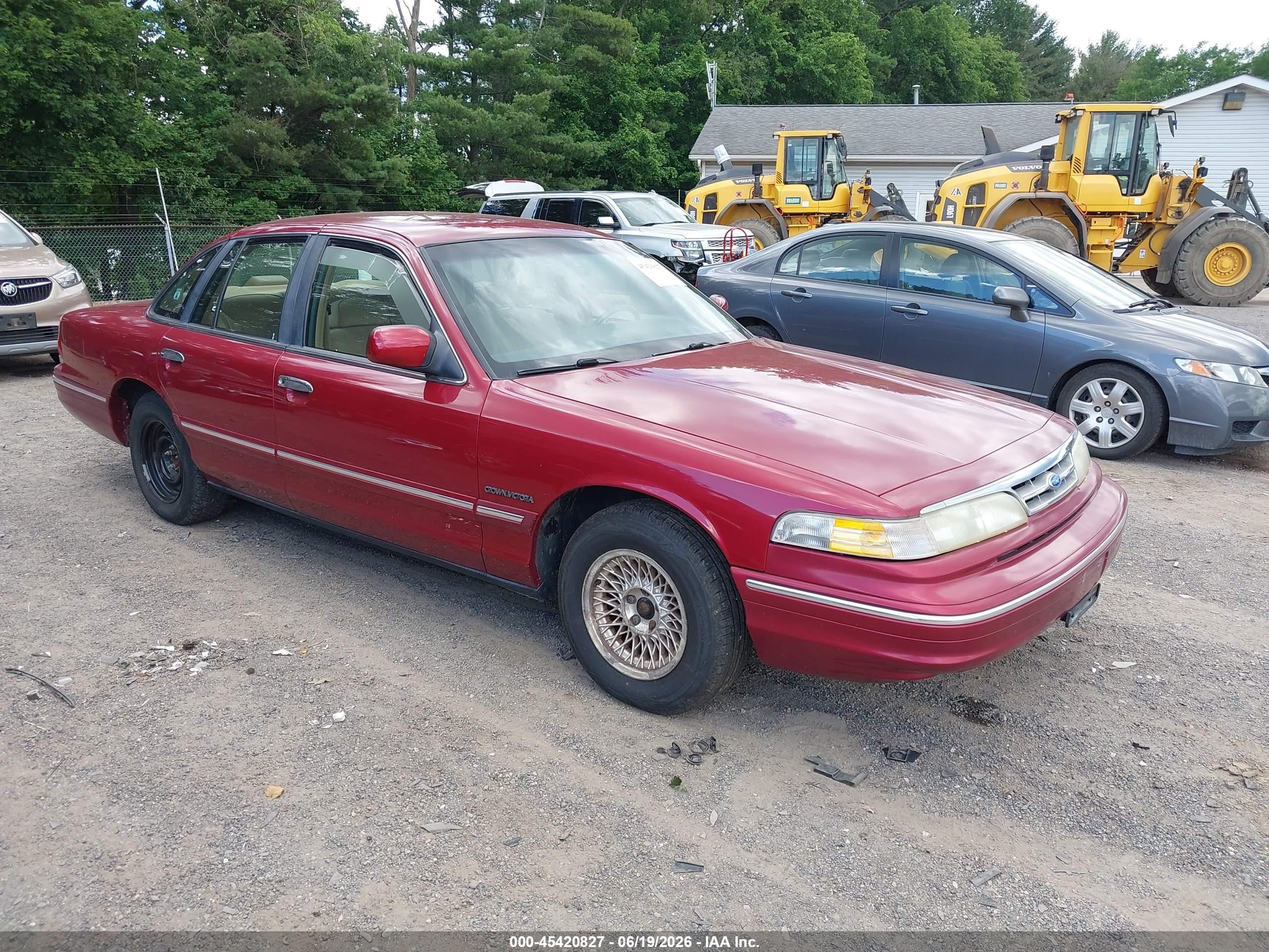 1995 Ford Crown Victoria LX, VIN 2FALP74W6SX116331 — Normal wear