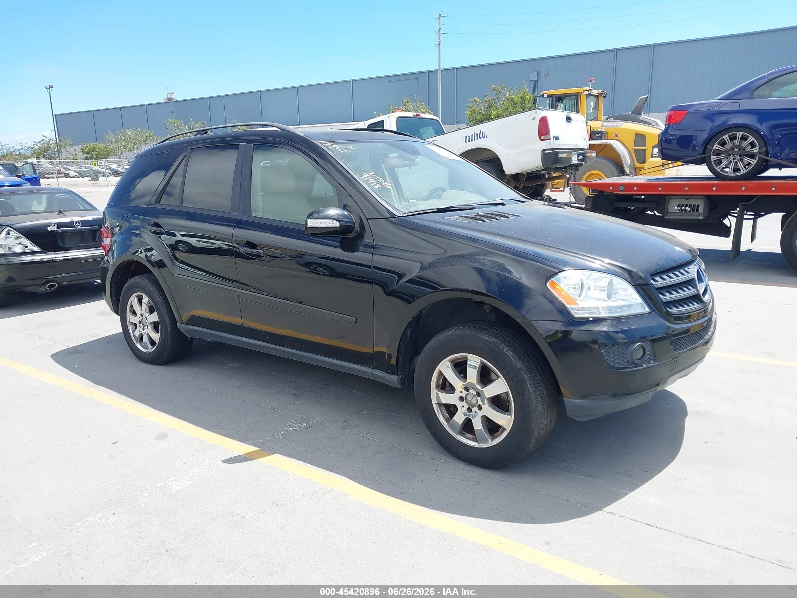 2006 Mercedes-Benz M 350, VIN 4JGBB86E96A109124 — Rear end