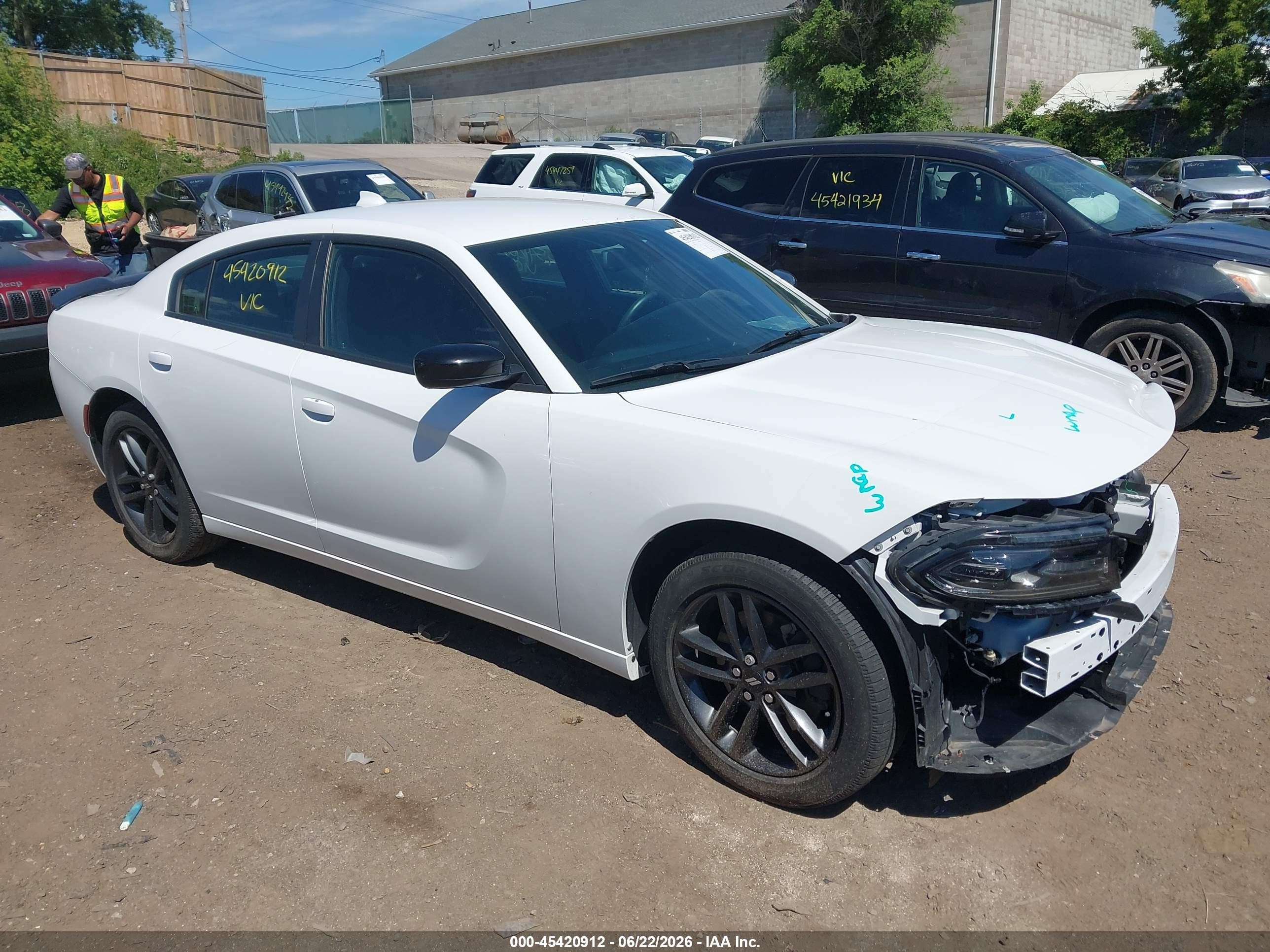 2019 Dodge Charger SXT, VIN 2C3CDXJG8KH591753 — Front end