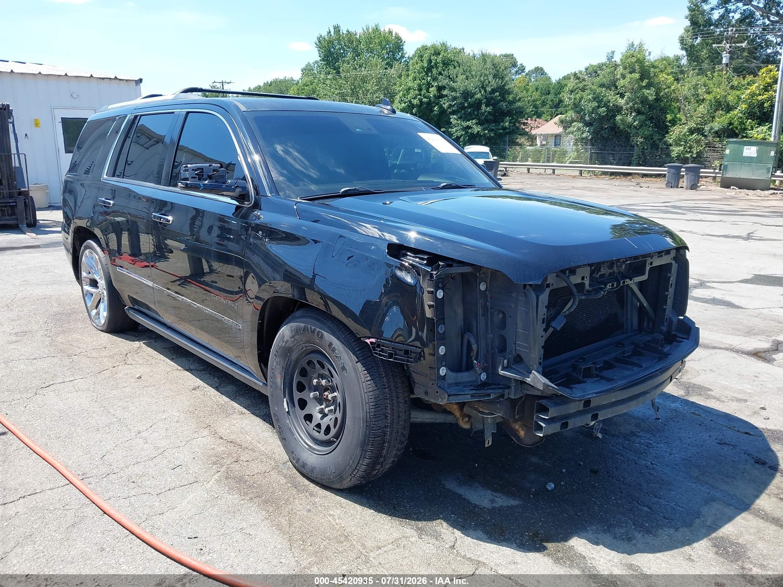 2016 GMC Yukon Denali, VIN 1GKS2CKJ8GR245231 — Front end