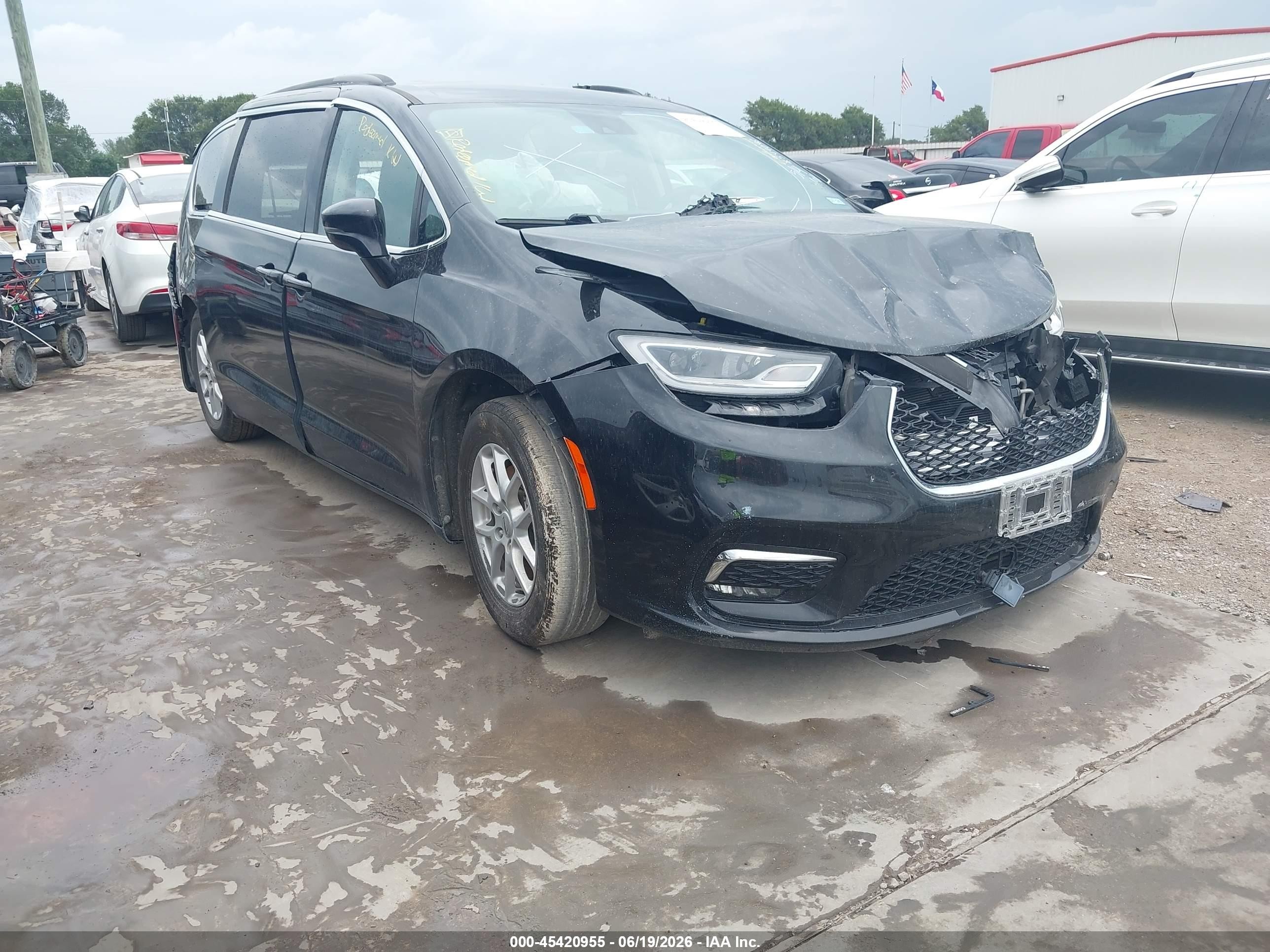 2022 Chrysler Pacifica Touring L, VIN 2C4RC1BG7NR214639 — По всему кузову