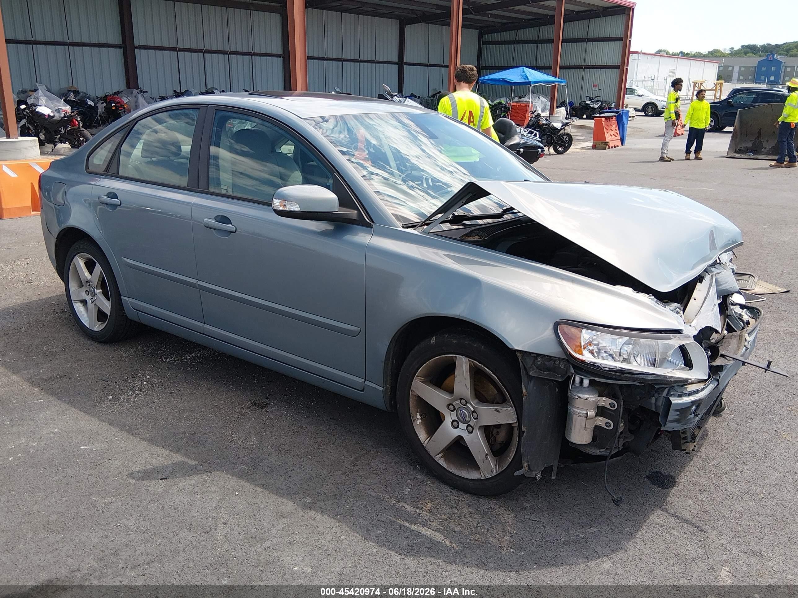 2008 Volvo S40 2.4L, VIN YV1MS382982385975 — Перед