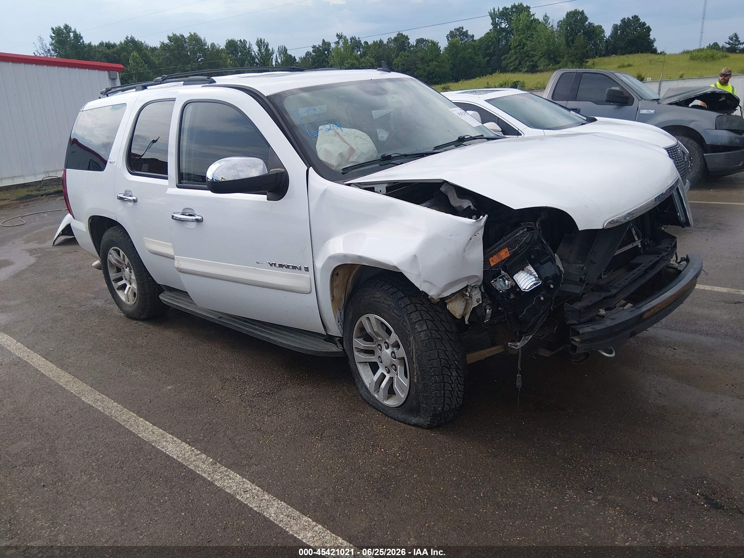 2009 GMC Yukon SLT 4SA, VIN 1GKEC33309R206646 — Front end