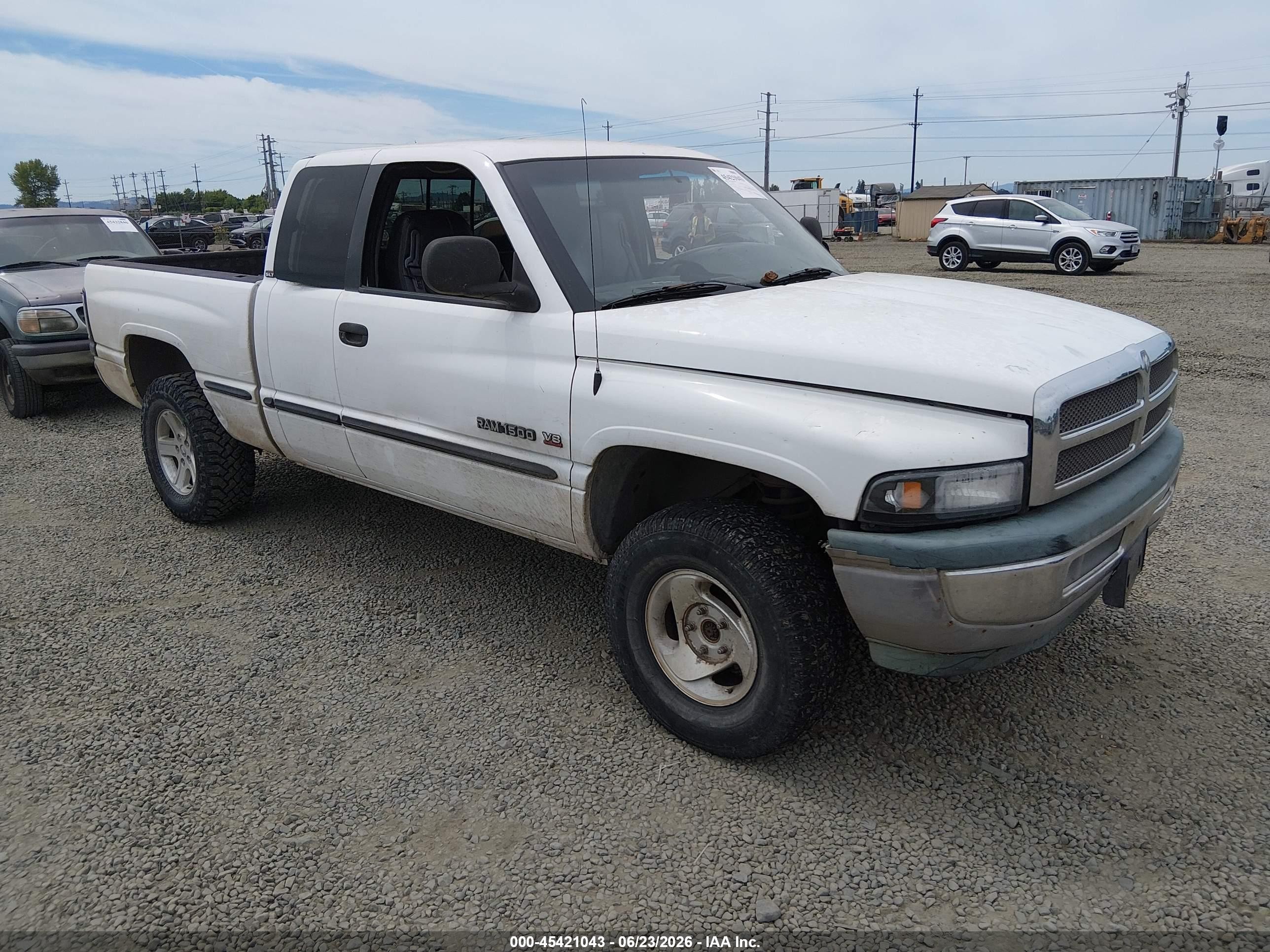 1999 Dodge 1500, VIN 3B7HF13Z1XG132403 — Front end