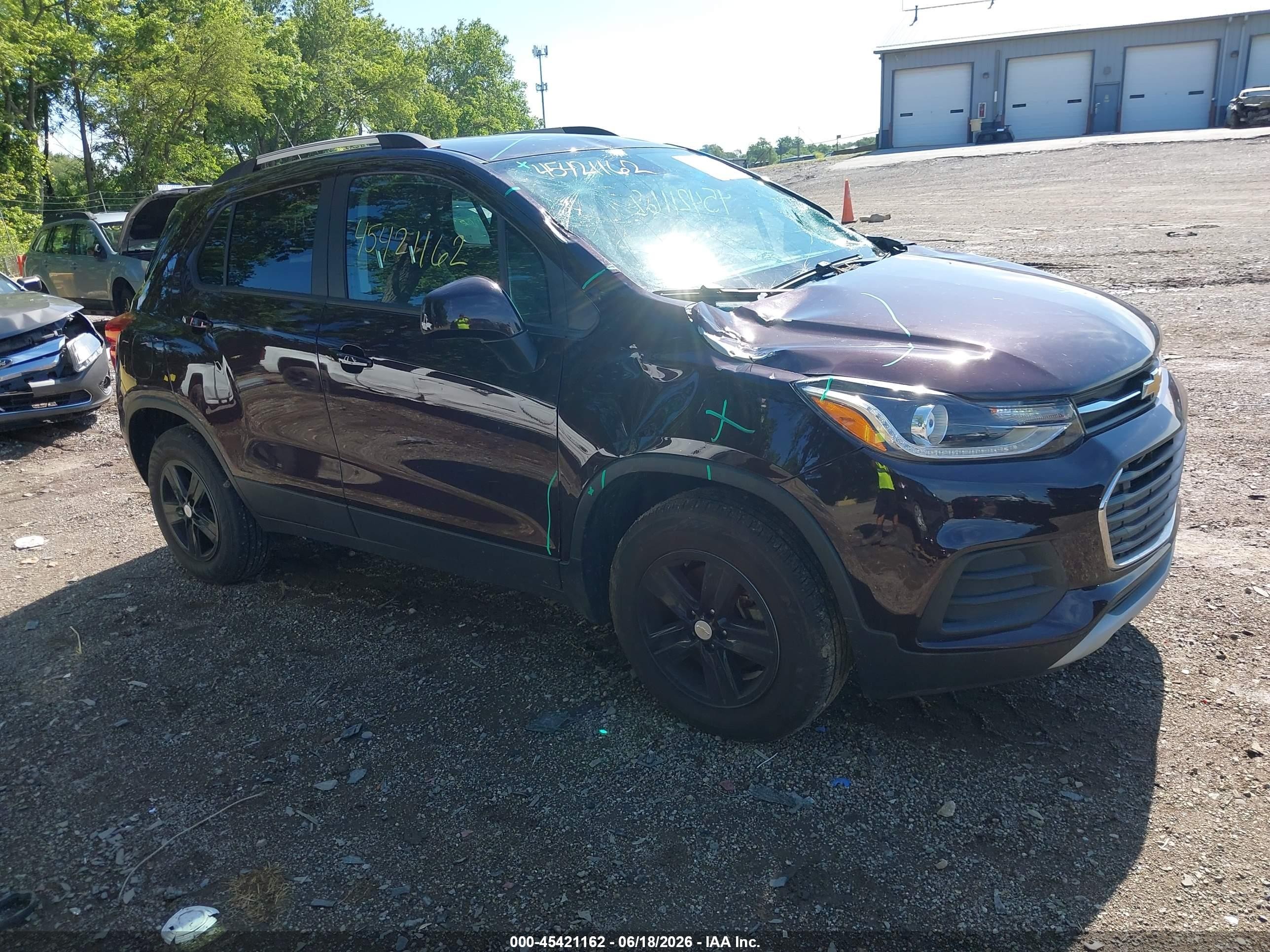 2022 Chevrolet Trax LT, VIN KL7CJPSM4NB515093 — Перед