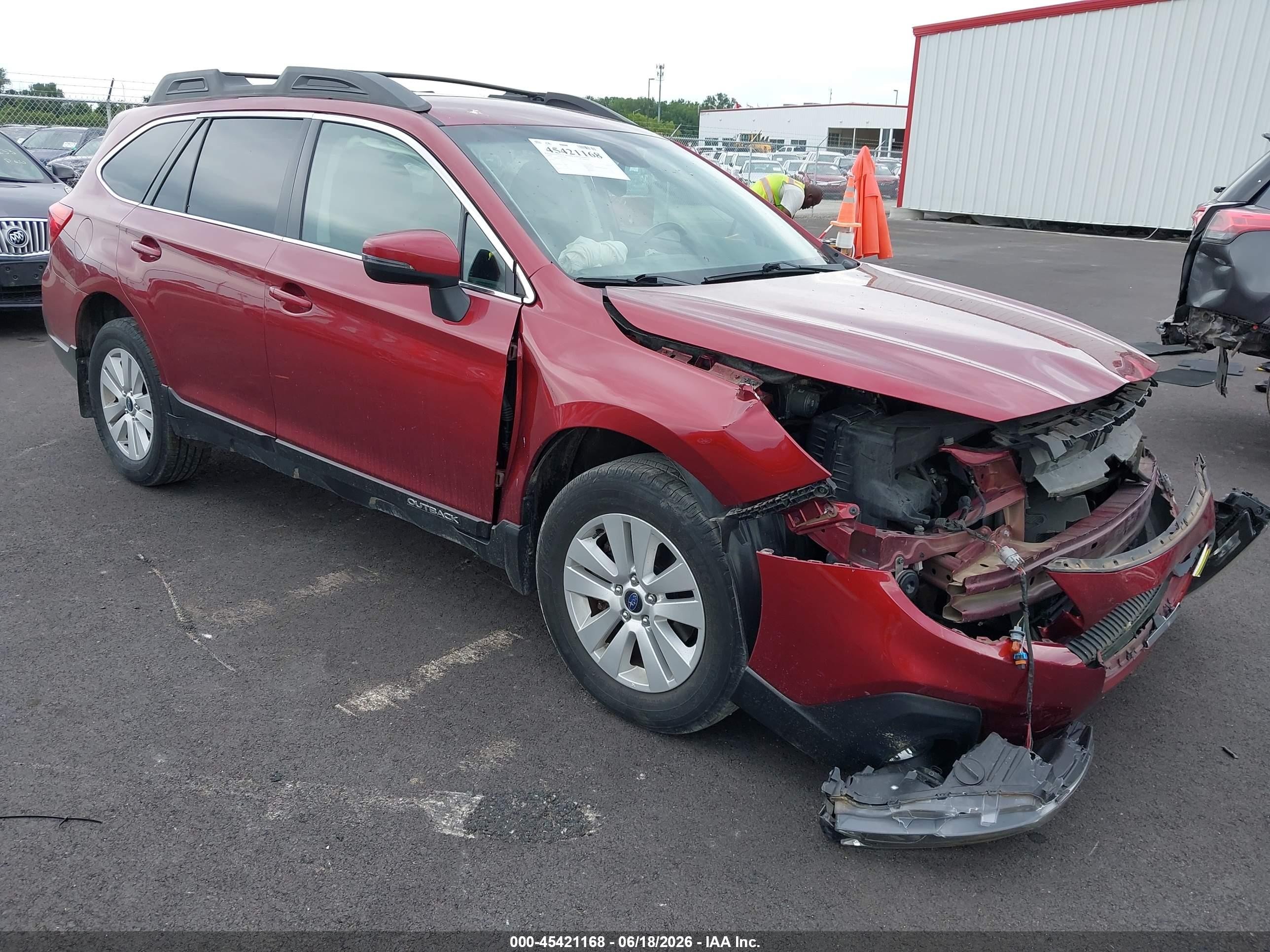2019 Subaru Outback Premium, VIN 4S4BSAFC1K3261239 — Front end