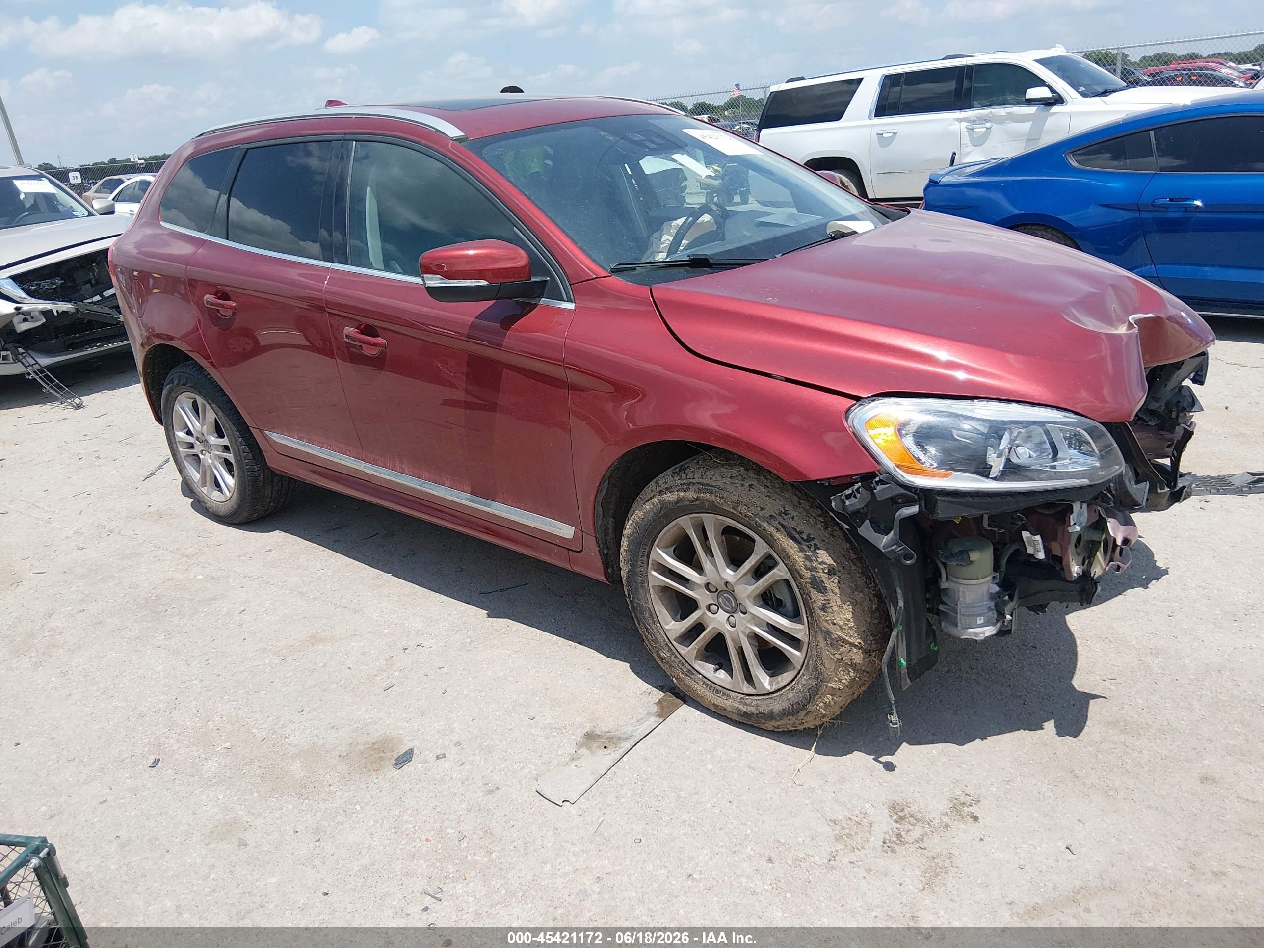 2016 Volvo XC60 T5 Drive-E Platinum, VIN YV440MDM3G2902286 — Front end