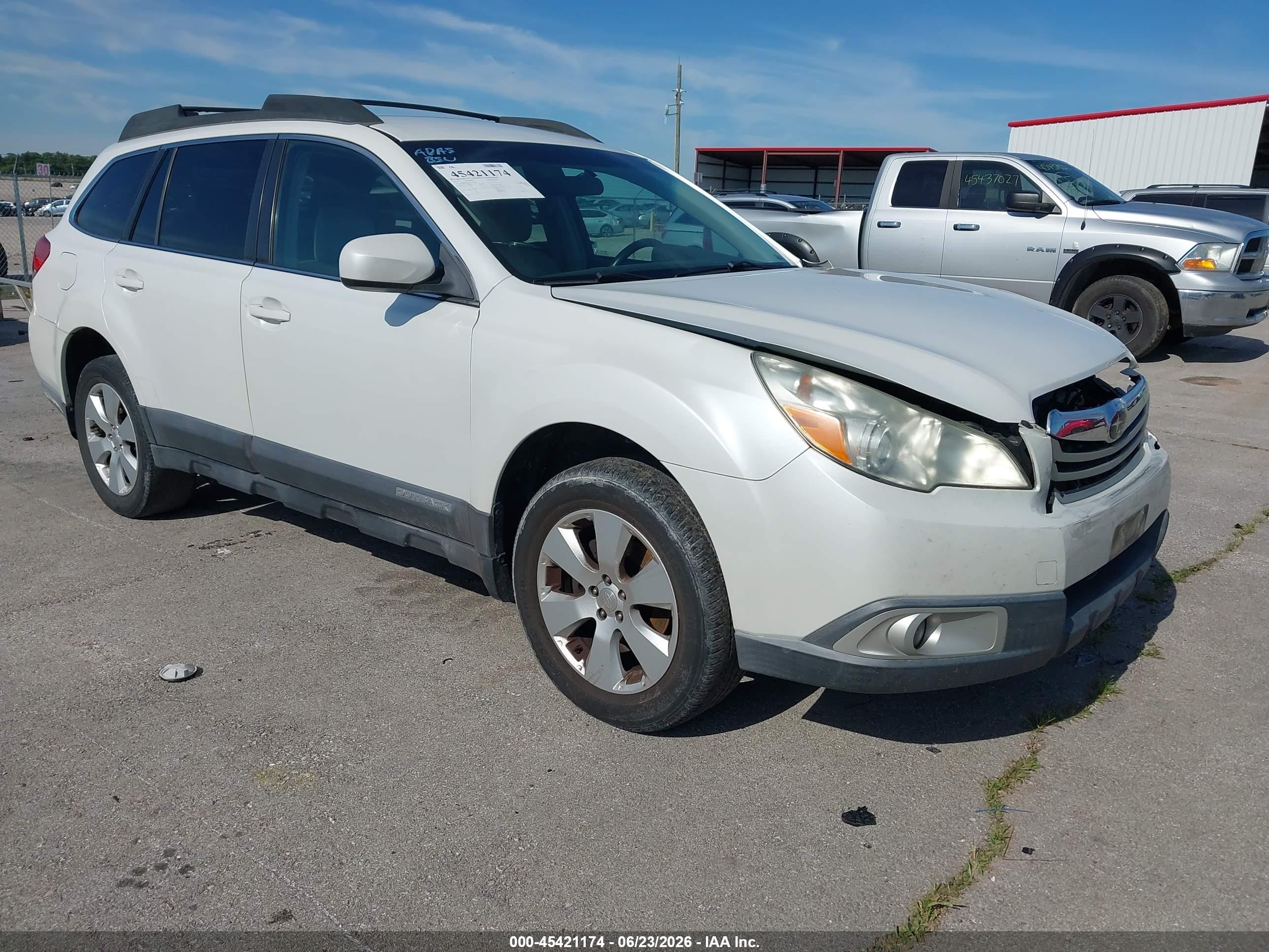 2012 Subaru Outback Prem, VIN 4S4BRBCC6C3205529 — Front end