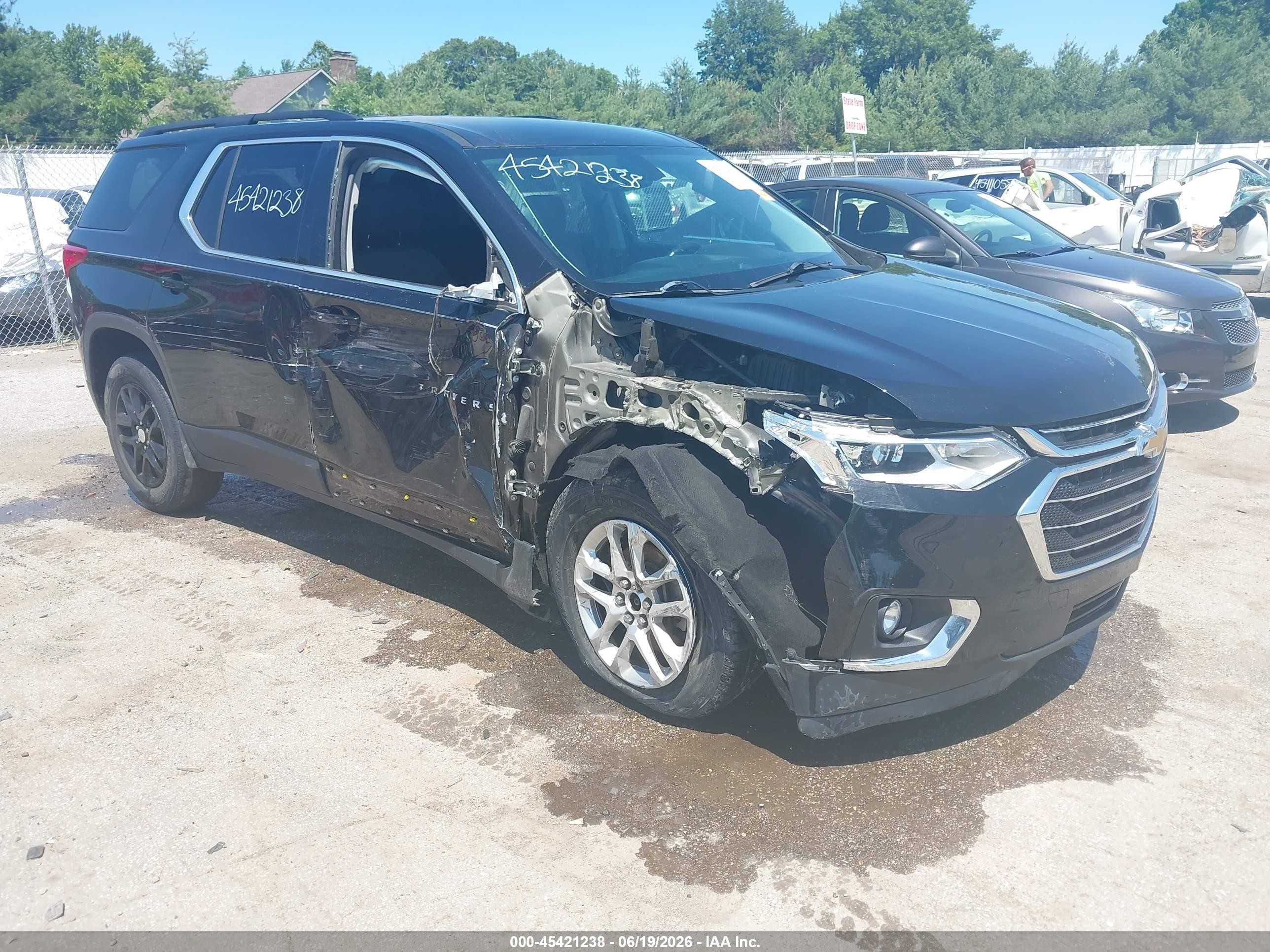 2019 Chevrolet Traverse LT Cloth, VIN 1GNEVGKW5KJ222409 — Side