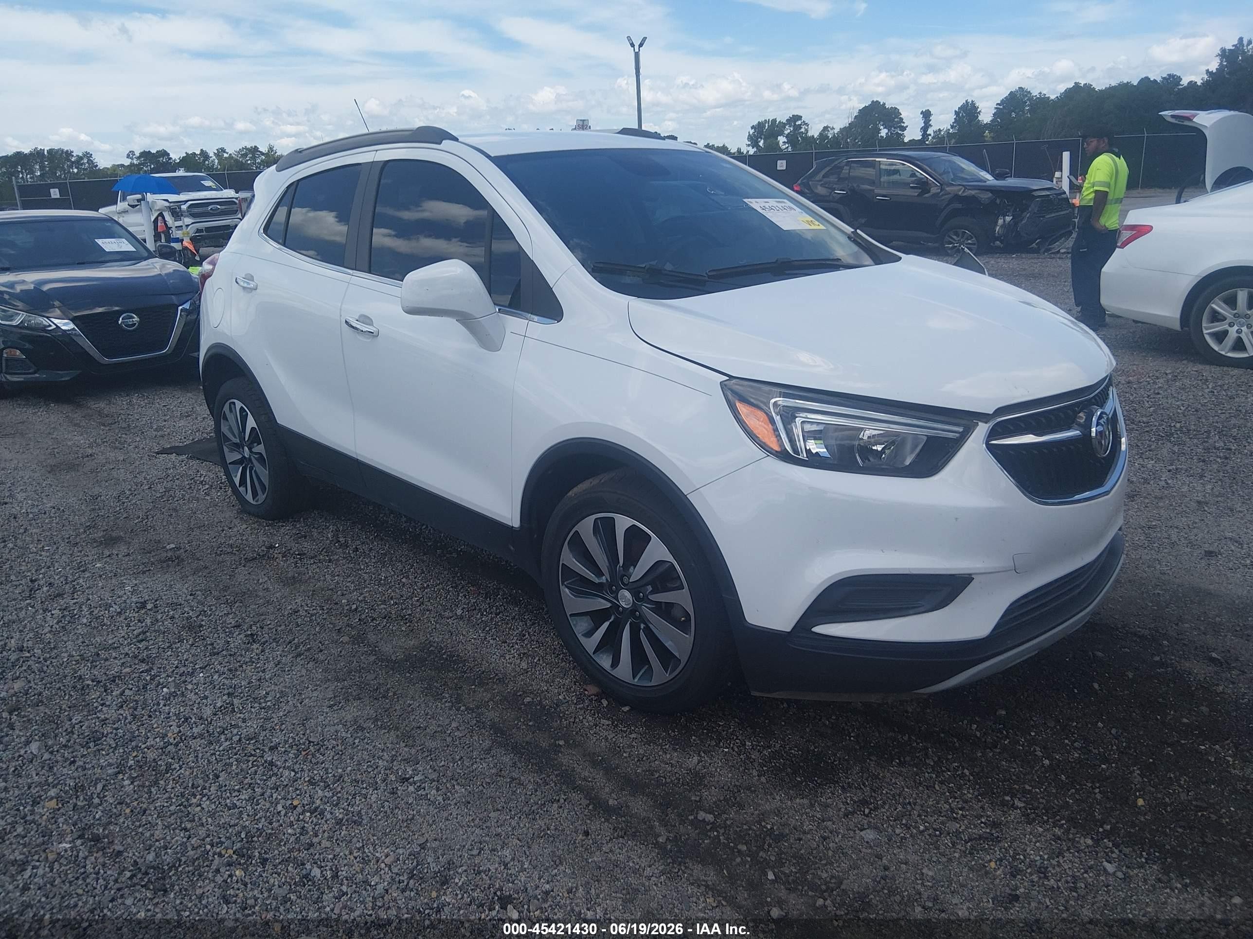 2022 Buick Encore Preferred, VIN KL4CJASM7NB511324 — Перед