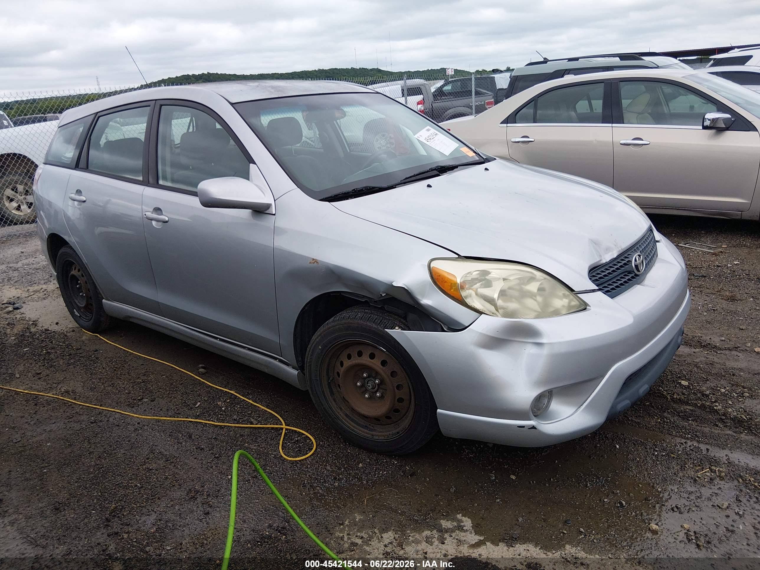 2006 Toyota Matrix XR, VIN 2T1KR32E56C558711 — Front end