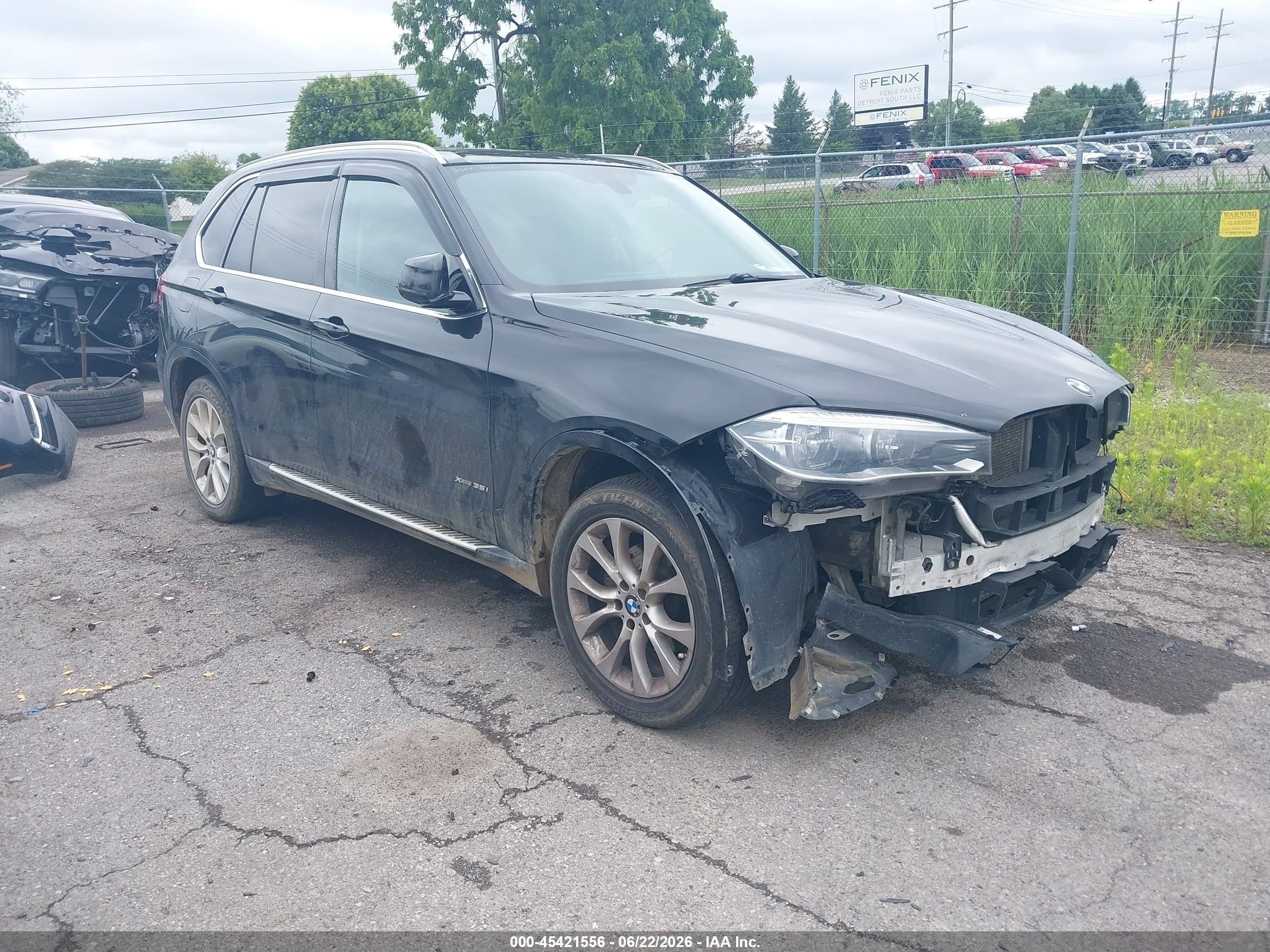2014 BMW X5 xDrive35i, VIN 5UXKR0C58E0H24713 — Front end