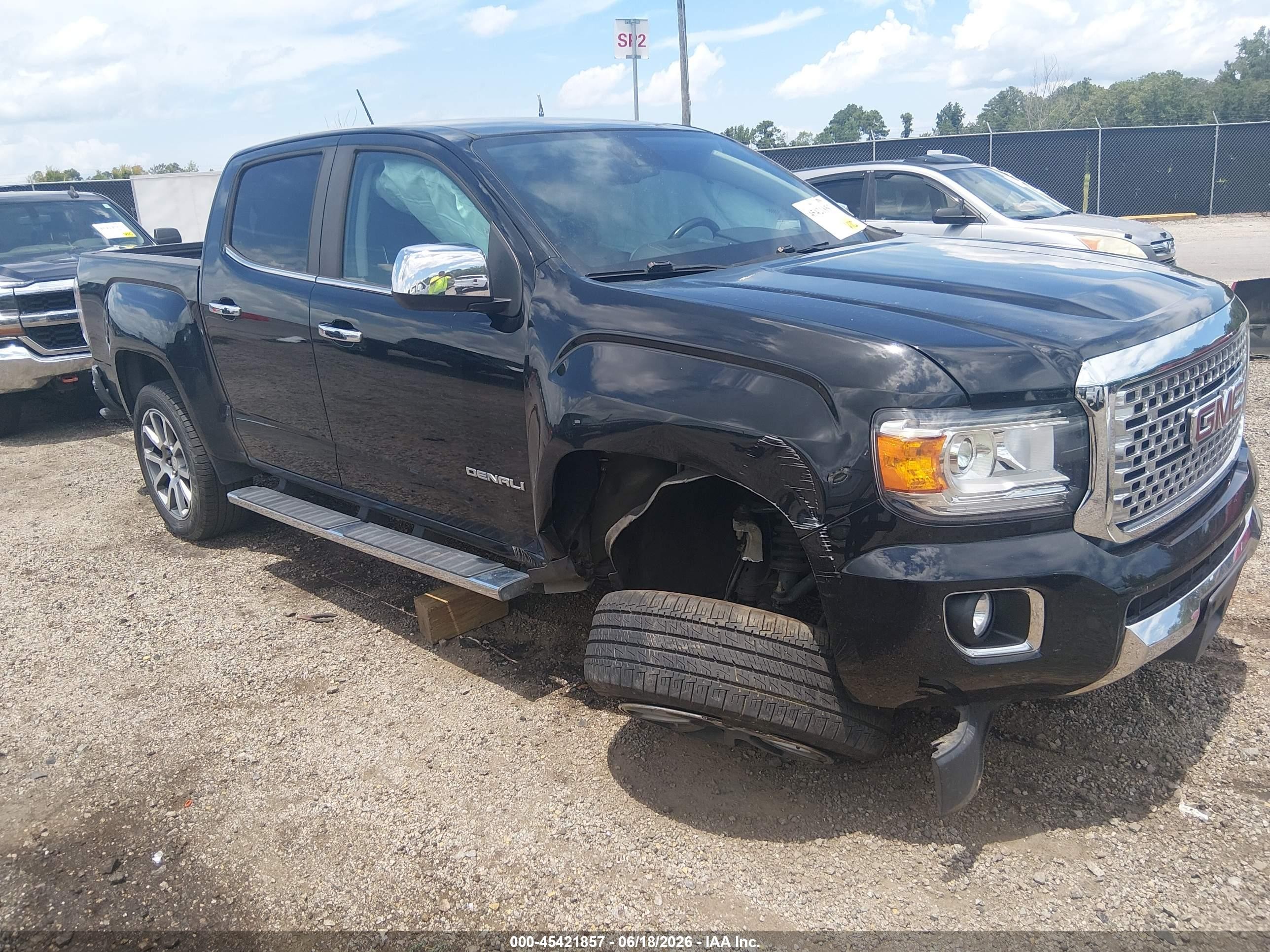 2018 GMC Canyon 4WD Denali, VIN 1GTG6EEN1J1222637 — Side
