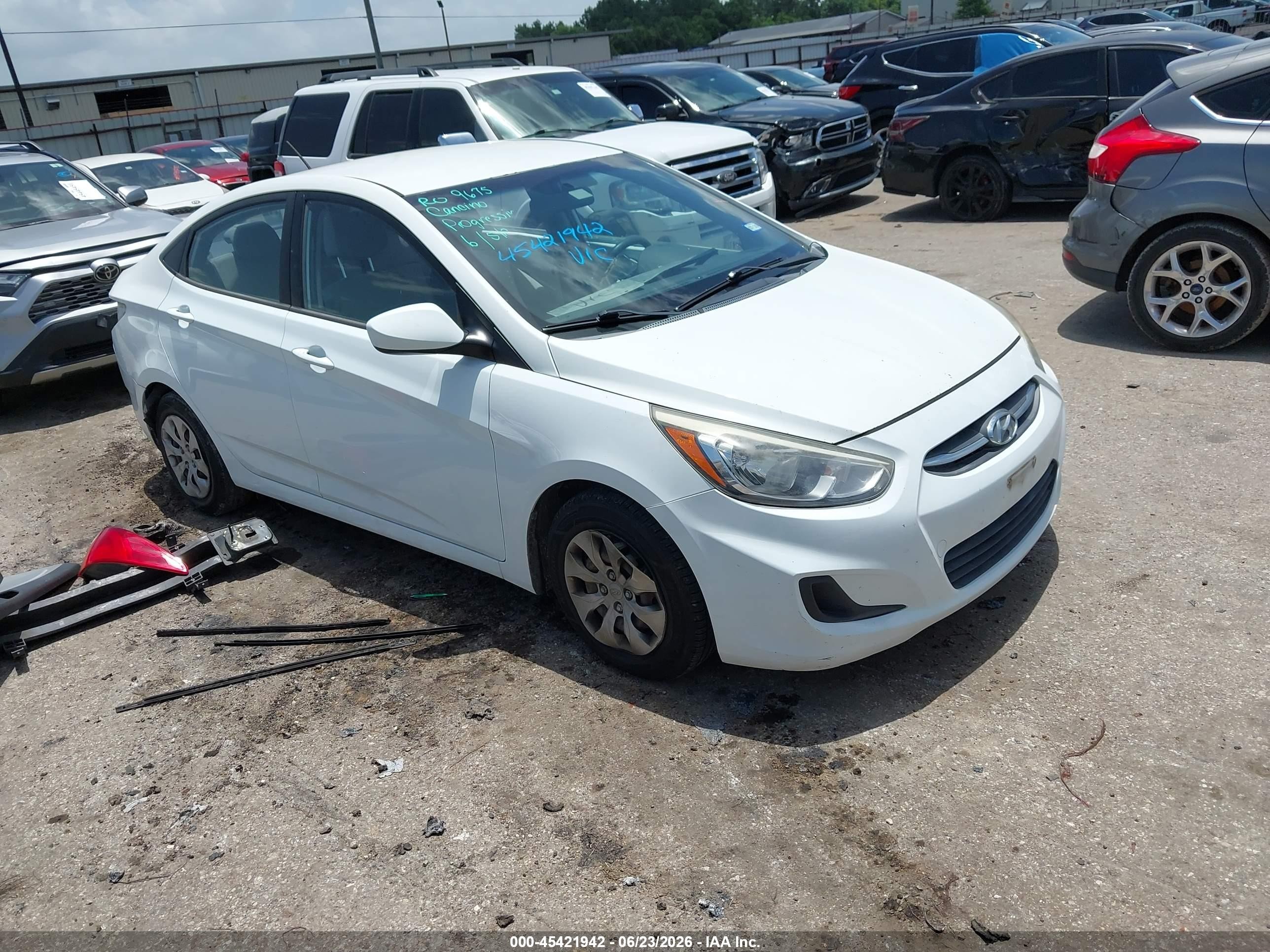 2015 Hyundai Accent GLS, VIN KMHCT4AE1FU906404 — Зад