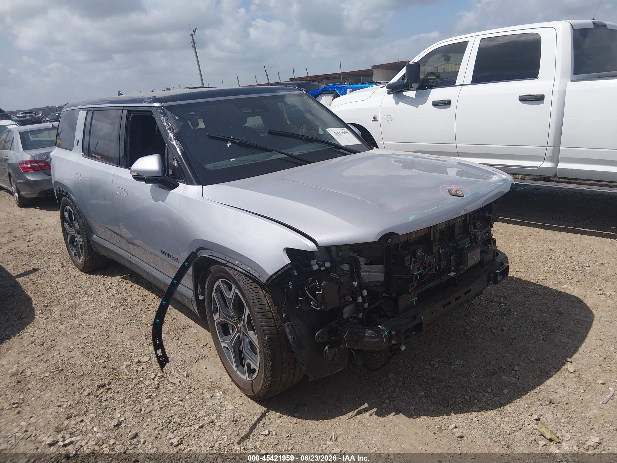 2025 Rivian R1S Adventure, VIN 7PDSGBBA5SN046704 — По всему кузову