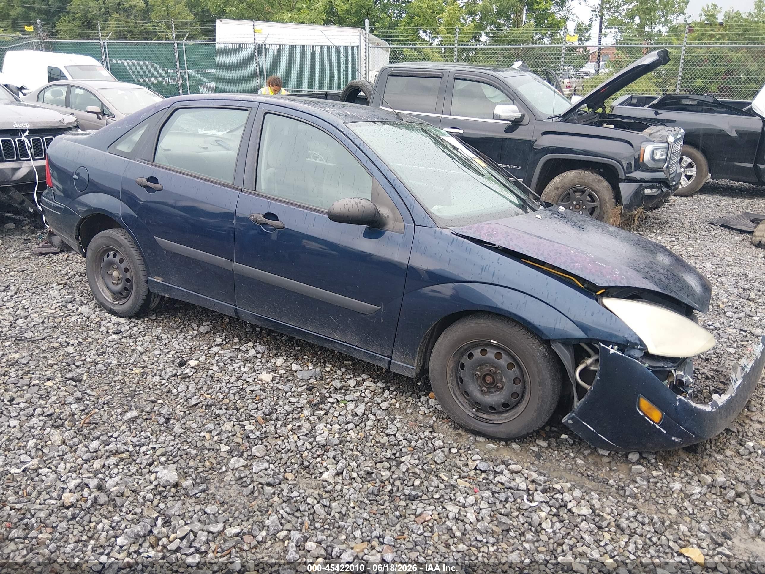 2003 Ford Focus LX, VIN 1FAFP33P83W244731 — Front end