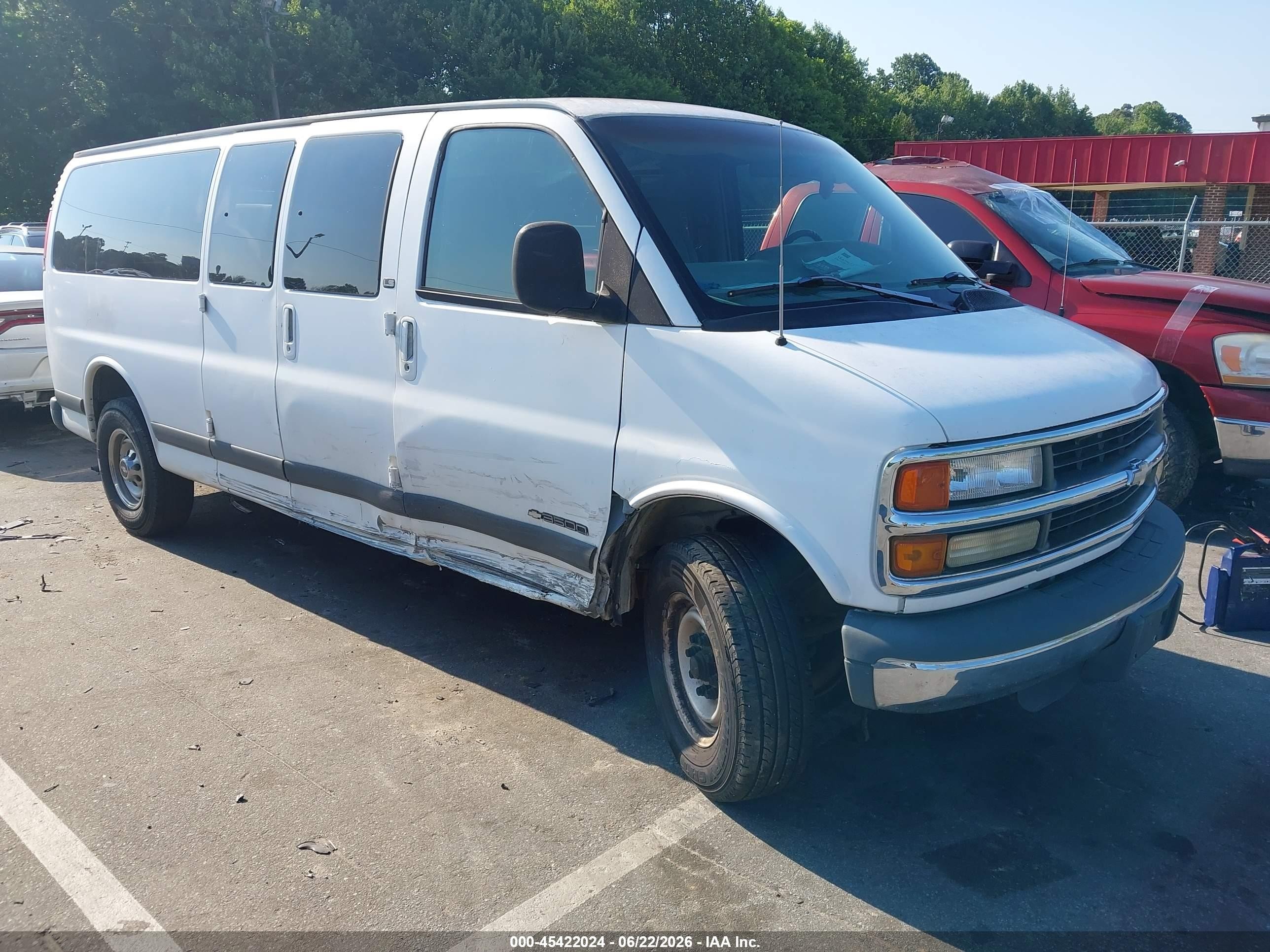 1998 Chevrolet Express, VIN 1GAHG39R1W1050211 — Бок