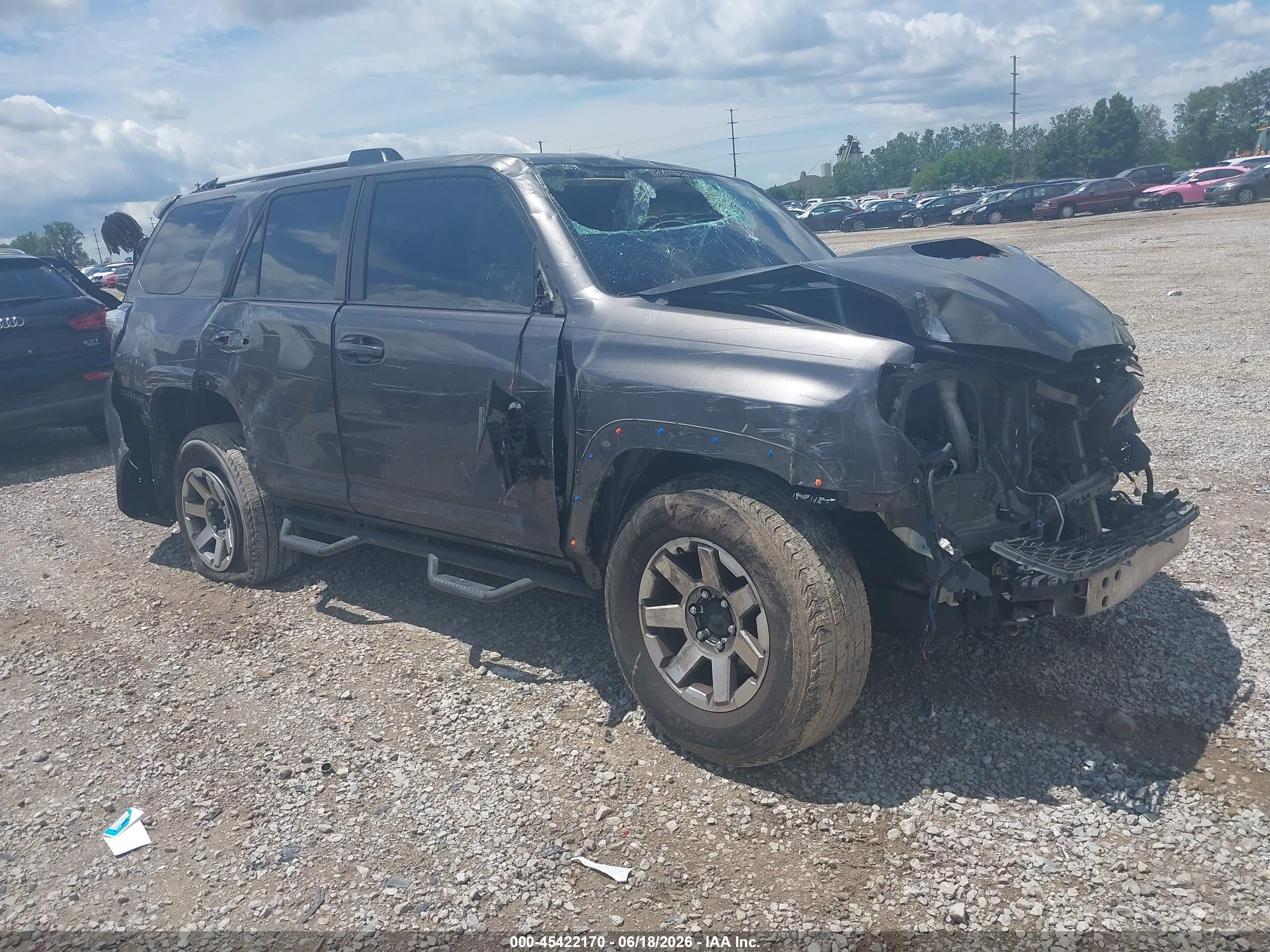 2015 Toyota 4Runner SR5, VIN JTEBU5JR9F5209008 — Бок
