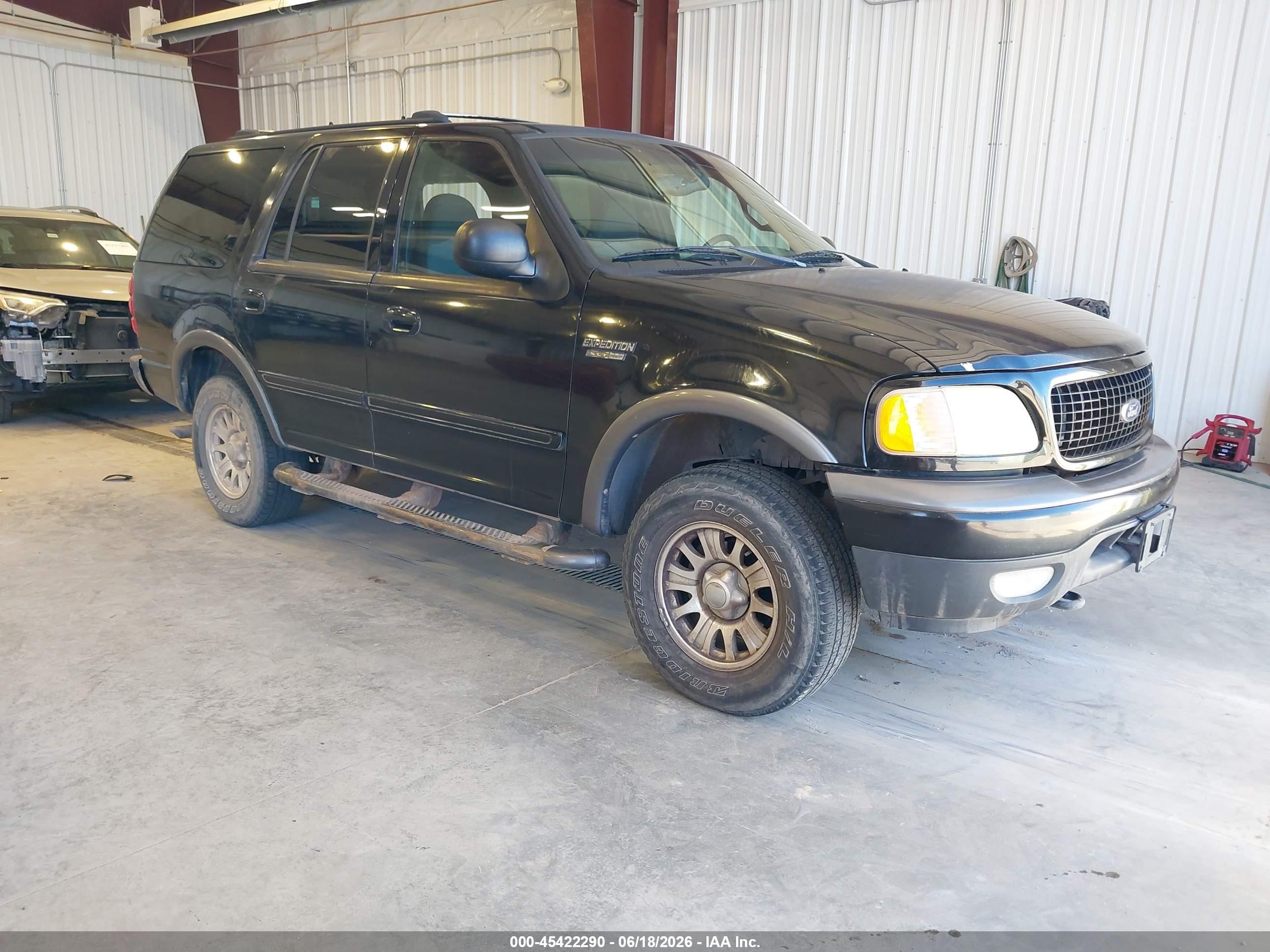 2001 Ford Expedition XLT, VIN 1FMPU16L31LB02785 — Бок