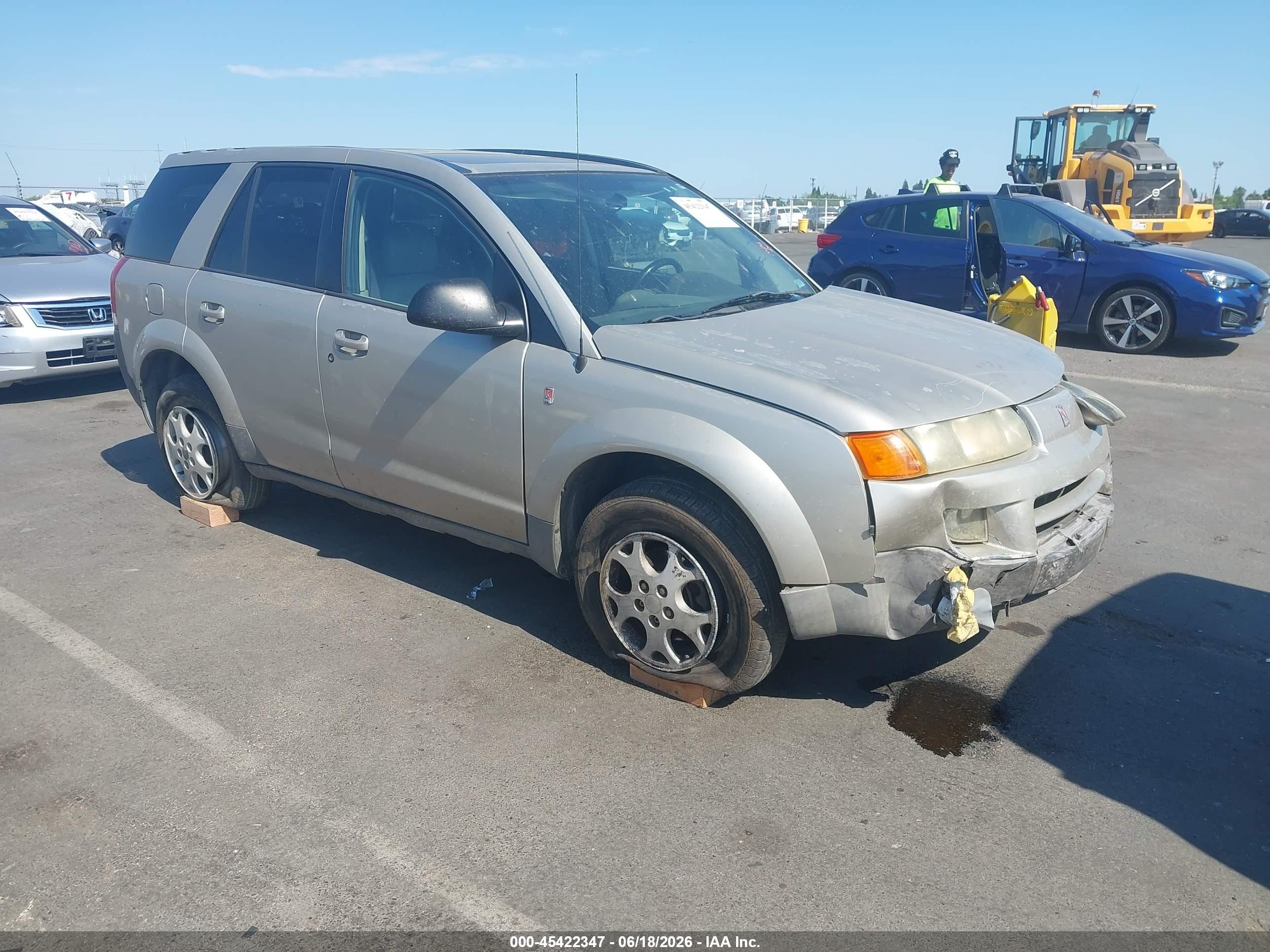 2004 Saturn VUE V6, VIN 5GZCZ53474S892156 — Front end