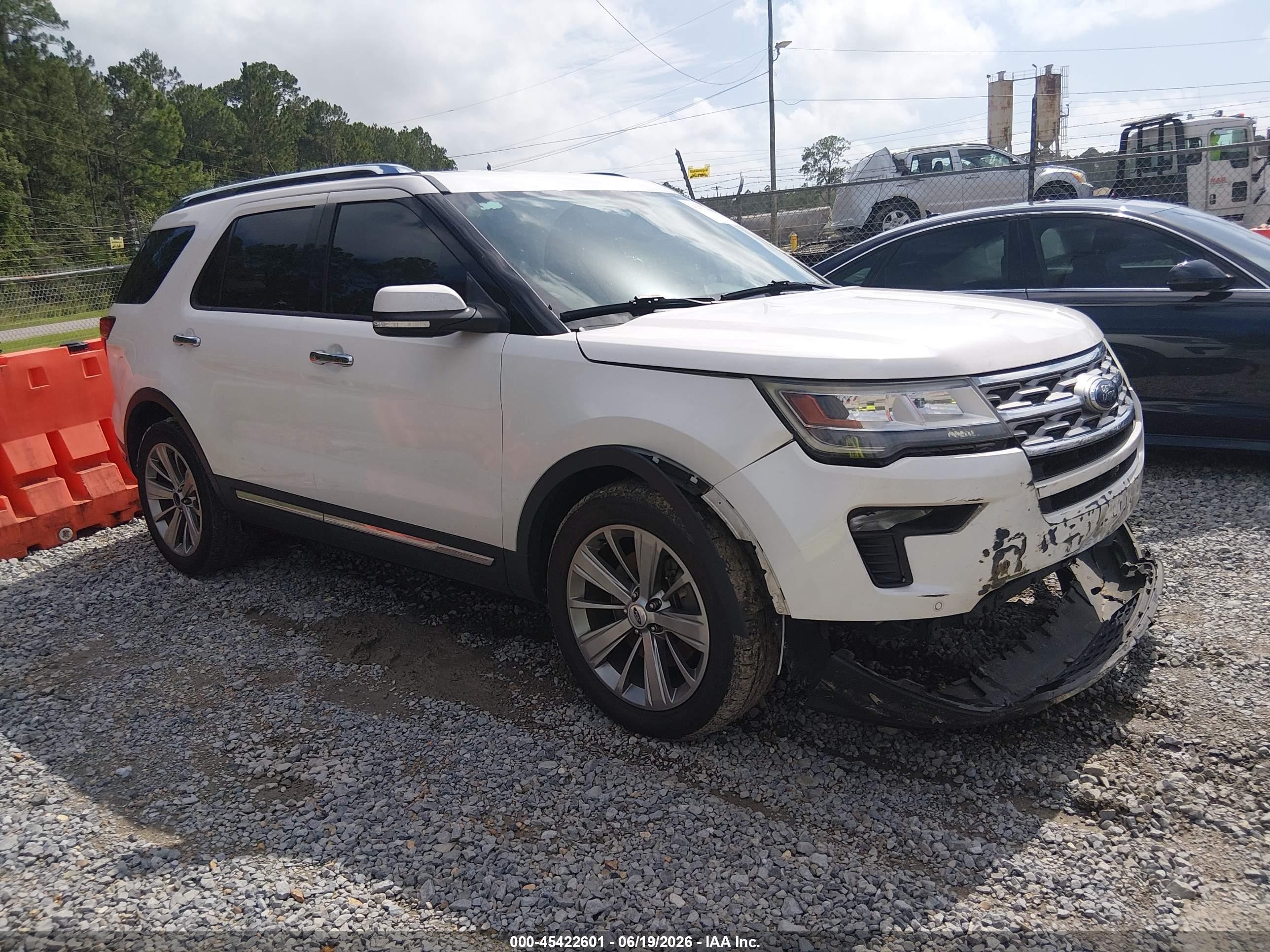 2018 Ford Explorer Limited, VIN 1FM5K7F82JGA59061 — Front end