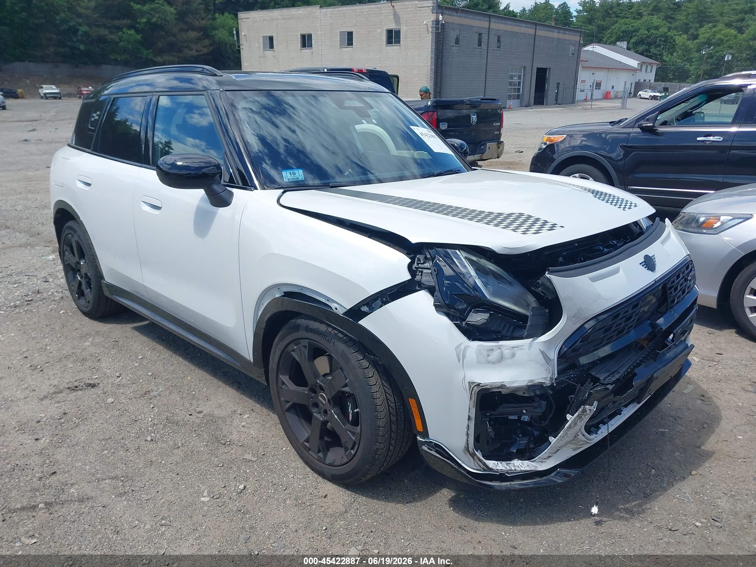 2026 MINI Countryman S, VIN WMZ23GA03T7U08897 — Перед
