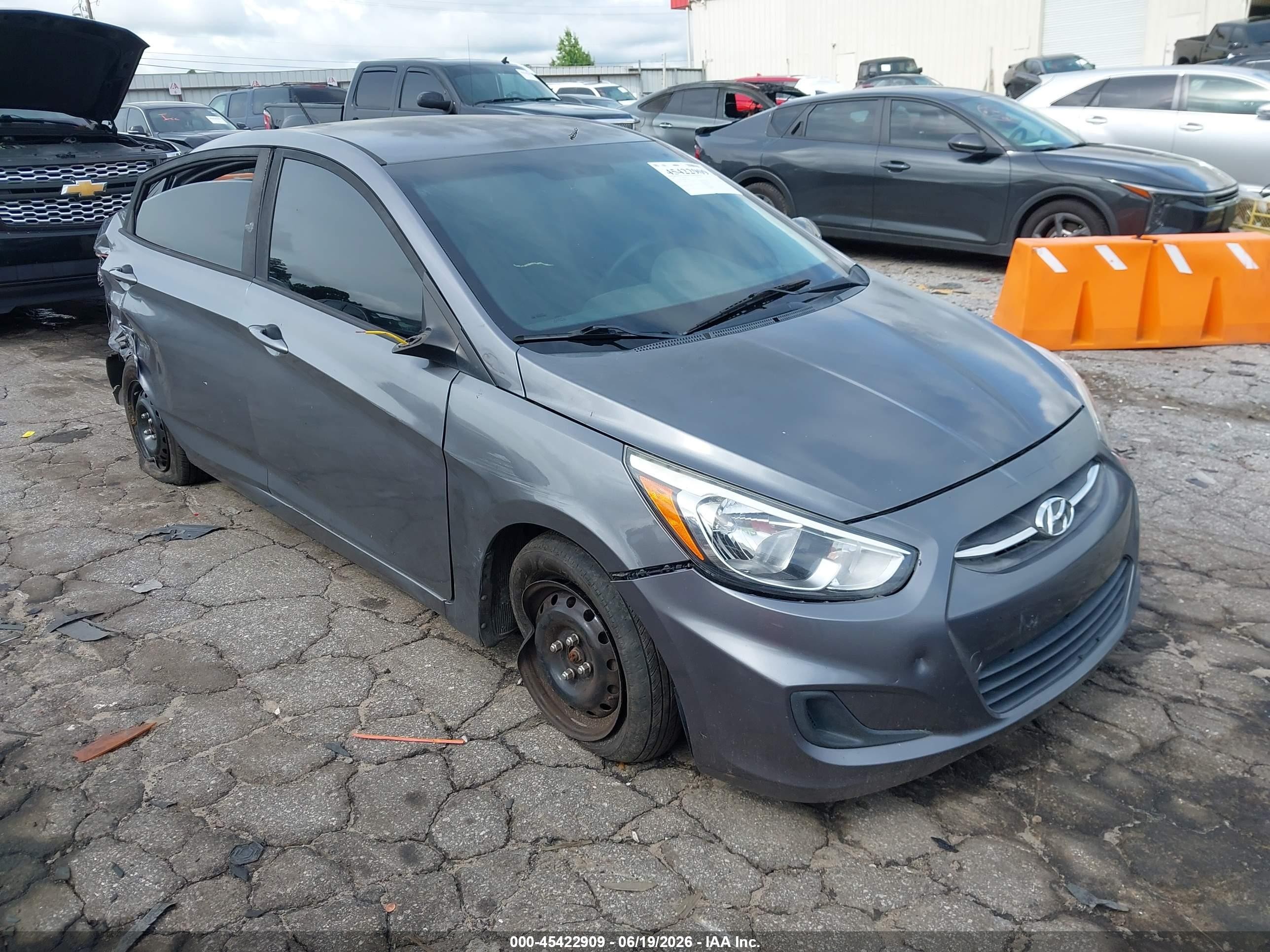 2017 Hyundai Accent SE, VIN KMHCT4AEXHU235897 — Бок