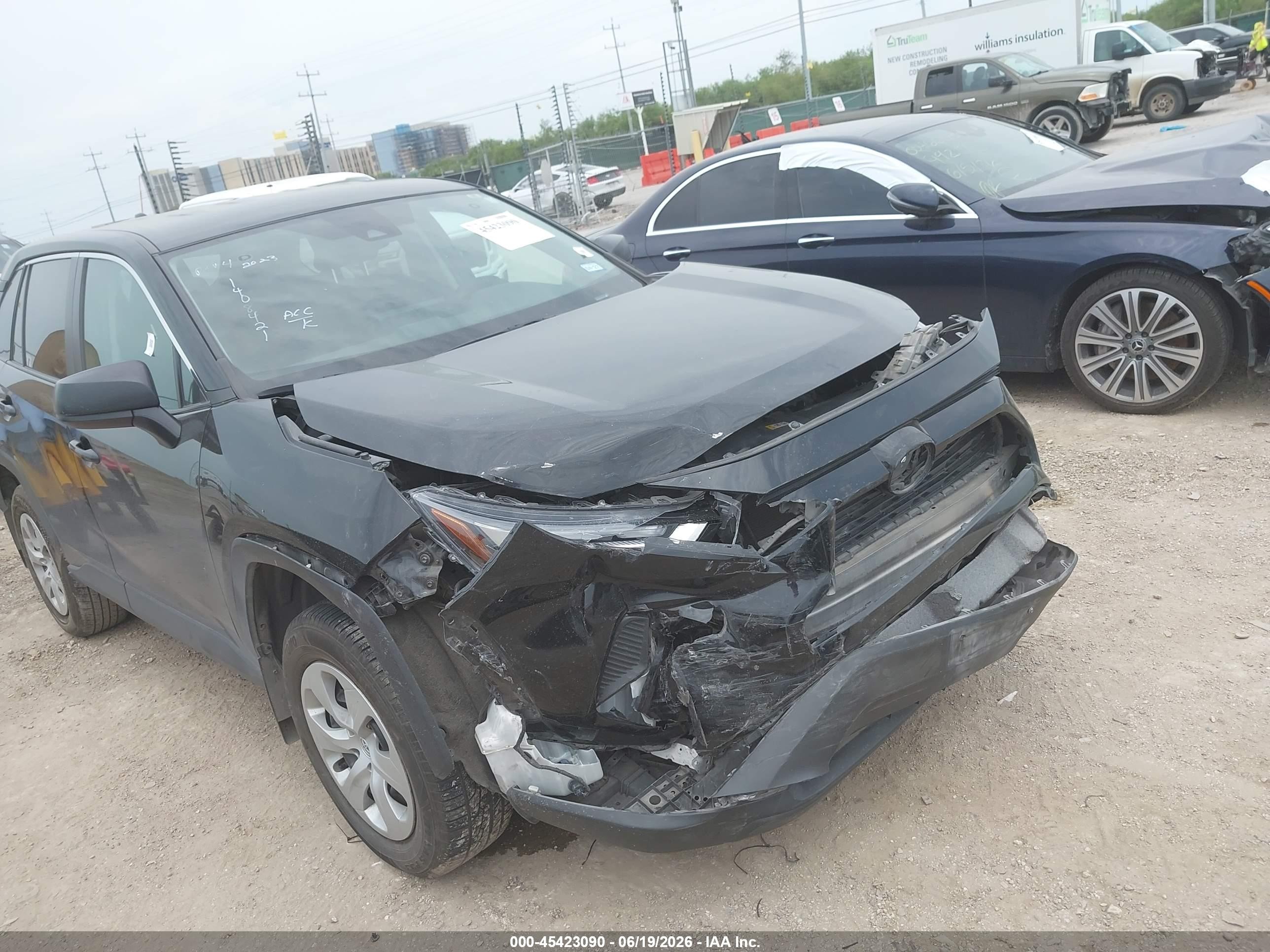 2023 Toyota RAV4 LE, VIN 2T3H1RFVXPW263089 — Перед