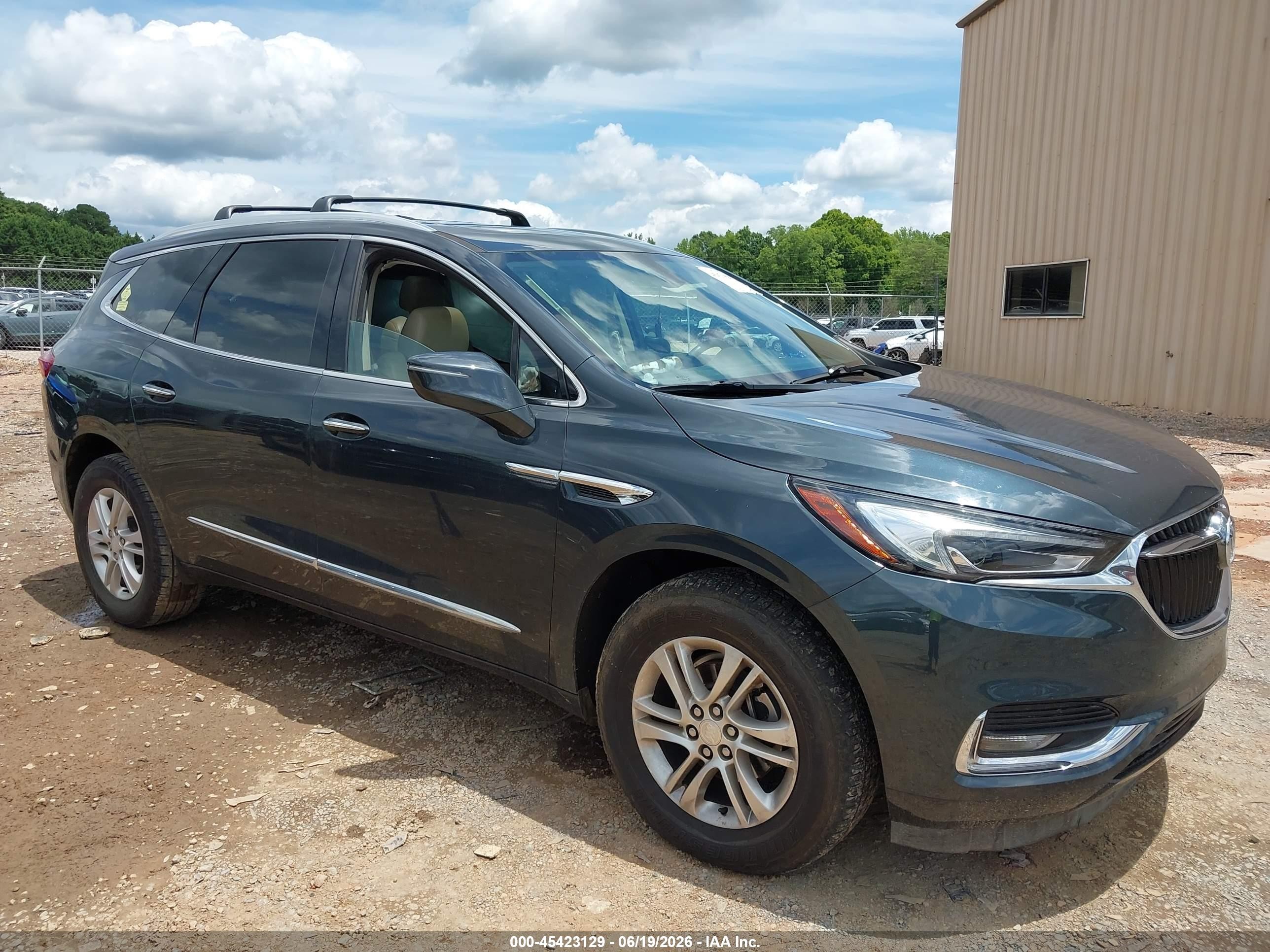 2020 Buick Enclave Essence, VIN 5GAERBKW8LJ122193 — Бок