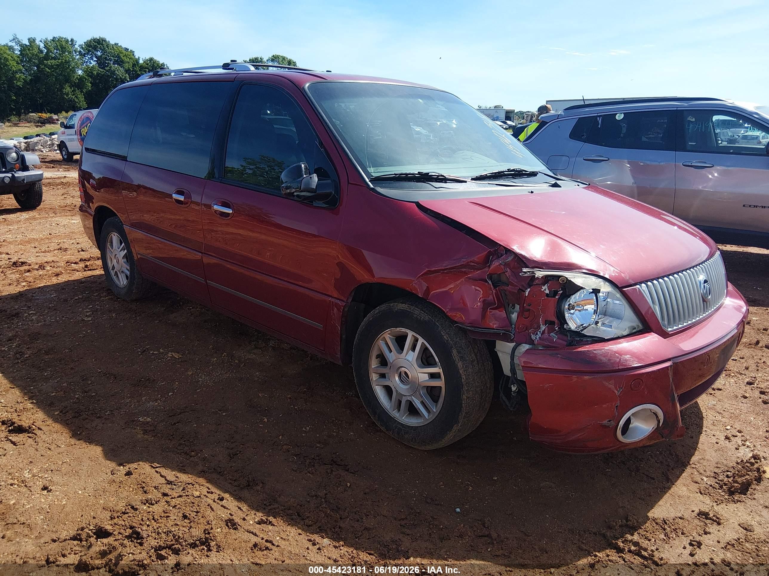 2004 Mercury Monterey Convenience, VIN 2MRDA20264BJ11956 — Front end