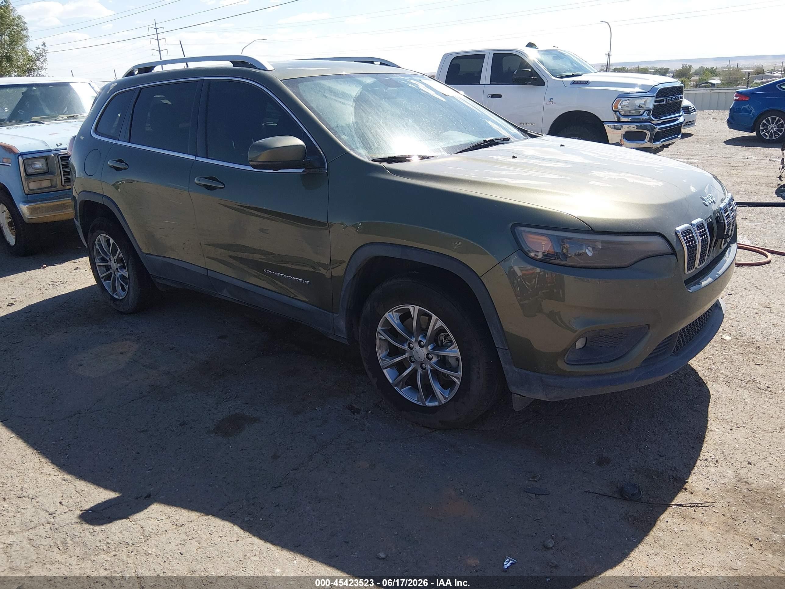 2019 Jeep Cherokee Latitude Plus, VIN 1C4PJMLB6KD441966 — Normal wear