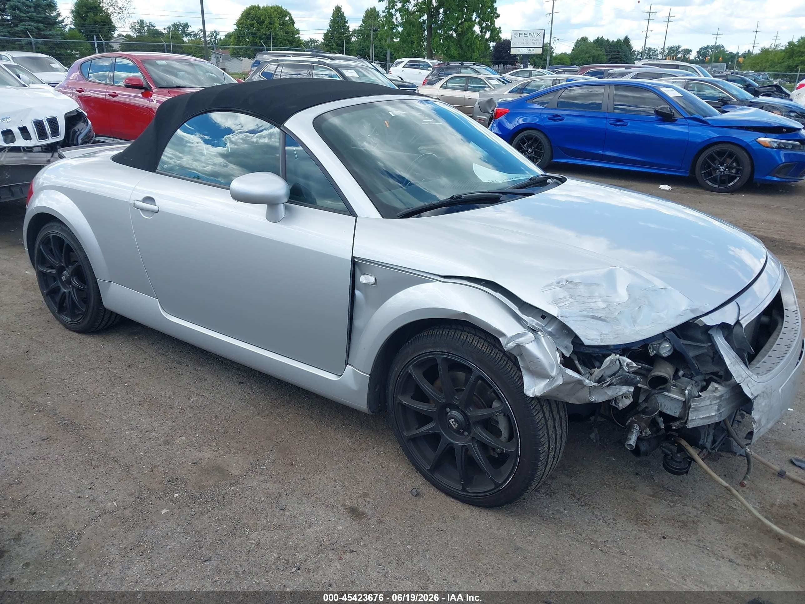 2001 Audi TT, VIN TRUUT28N811007462 — Перед