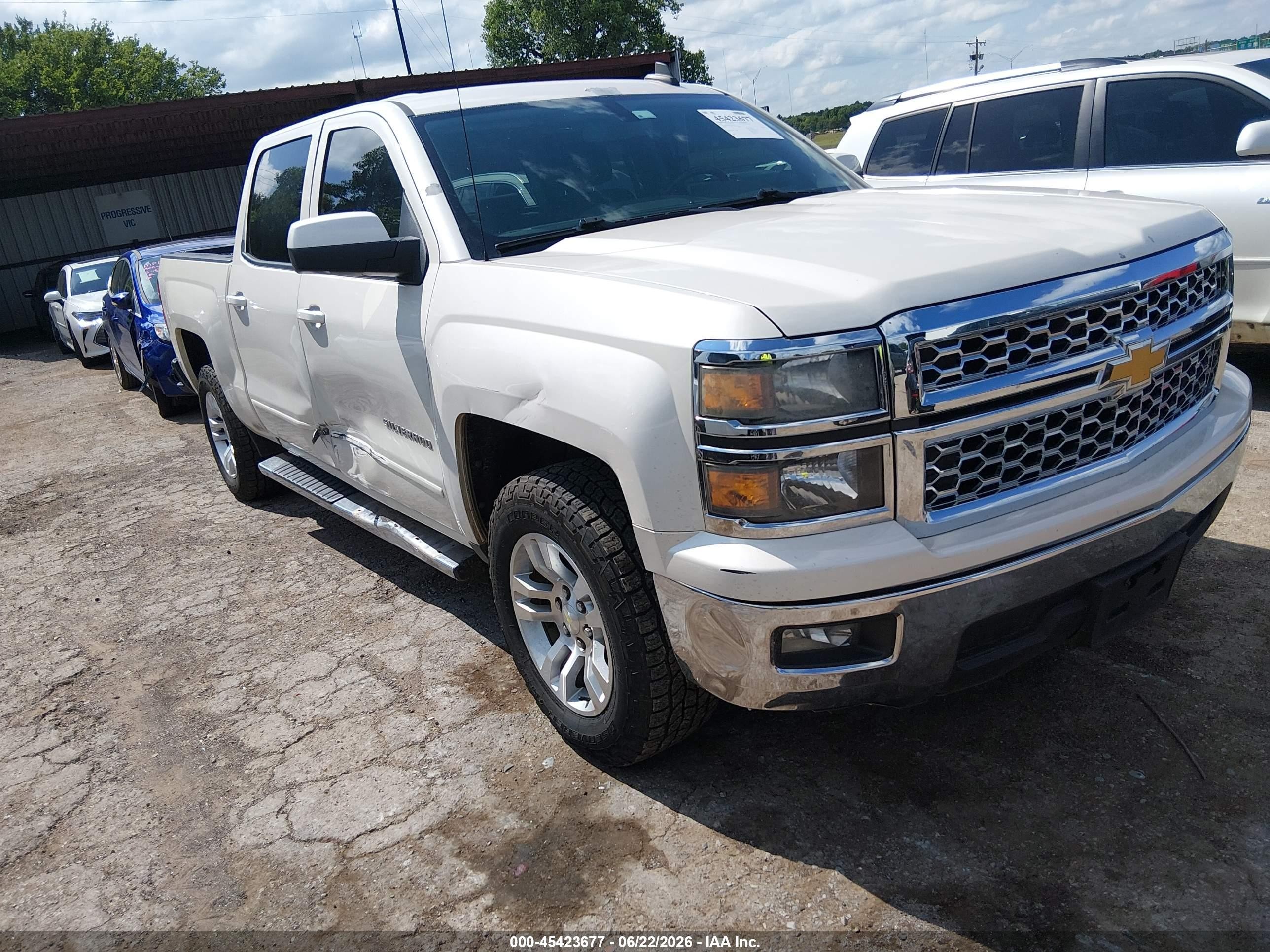 2015 Chevrolet Silverado 1500 LT, VIN 3GCPCREC4FG377755 — Side