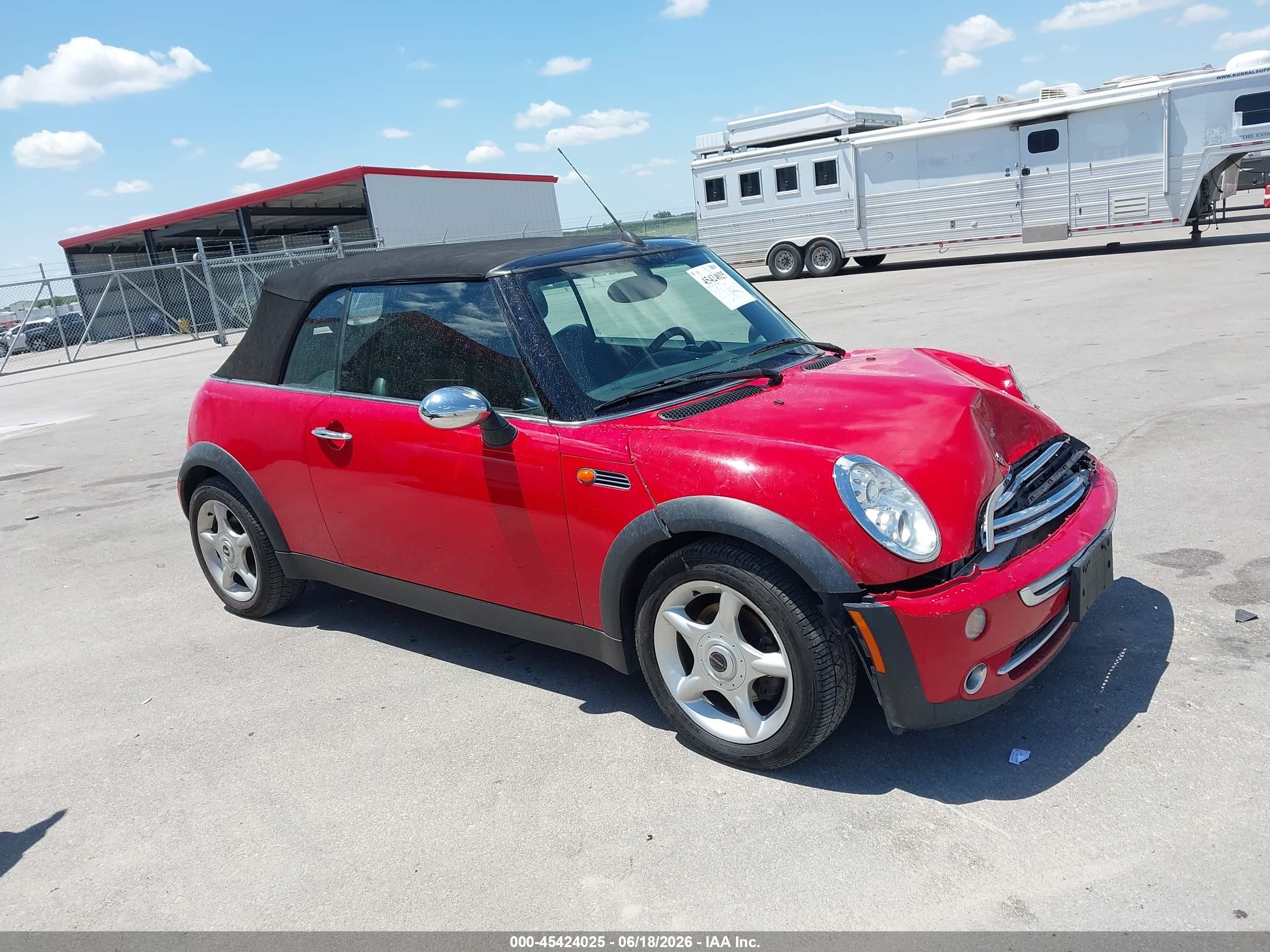 2005 MINI Convertible, VIN WMWRF33405TG10119 — Перед