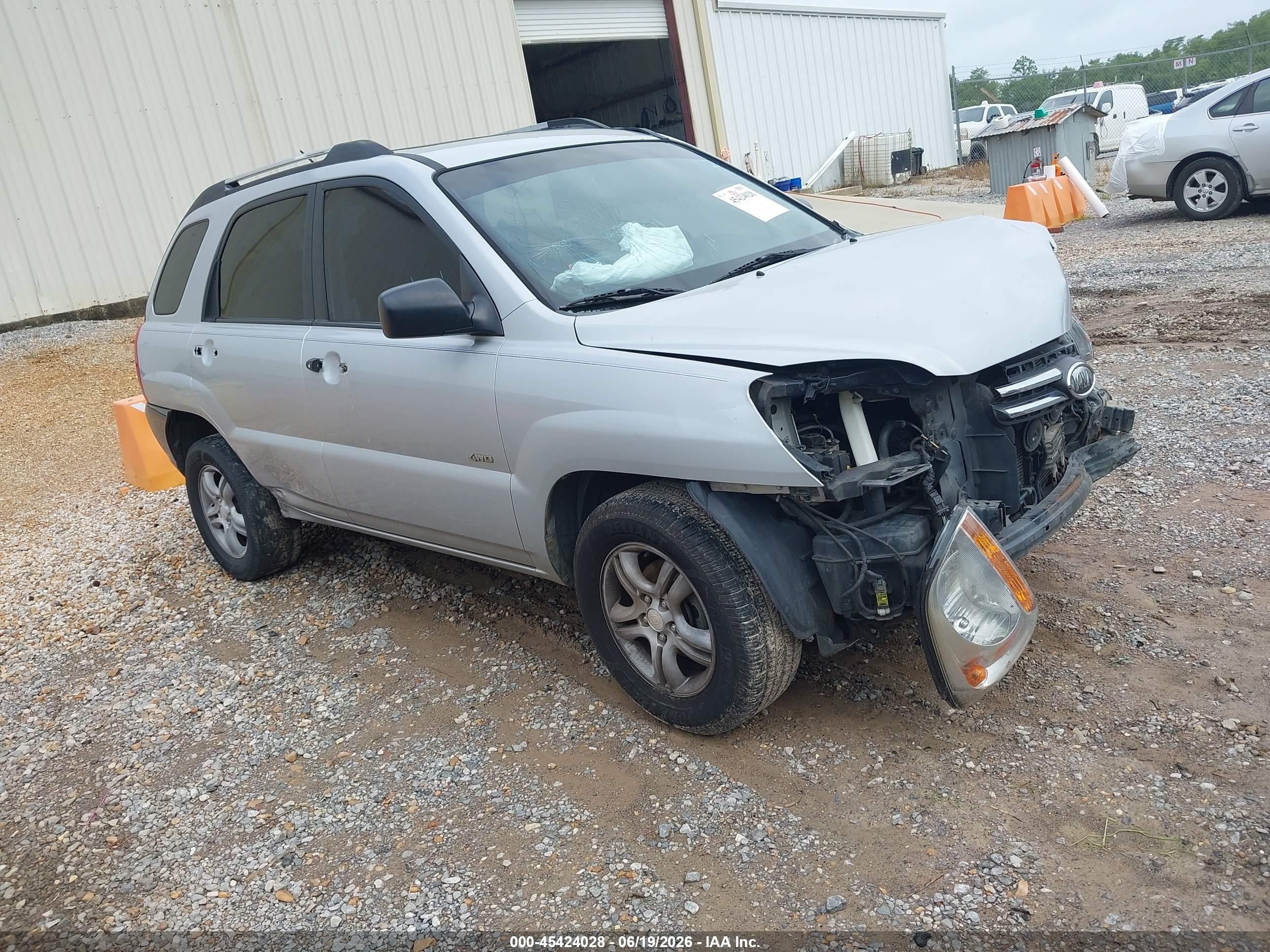 2007 Kia Sportage LX, VIN KNDJE723677357397 — Front end